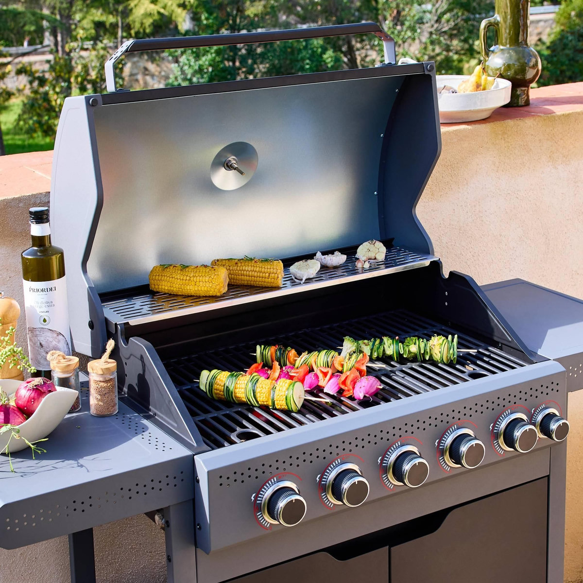 SWEEEK Barbecue au gaz Edmond noir - 5 brûleurs + 1 feu latéral. avec thermomètre. L 132x P62 x H143 cm