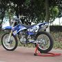 Voir la diapositive 2 : HOMCOM Support béquille de moto arrière lève moto arrière sur roulettes avec adaptateurs caoutchouc rouge et noir
