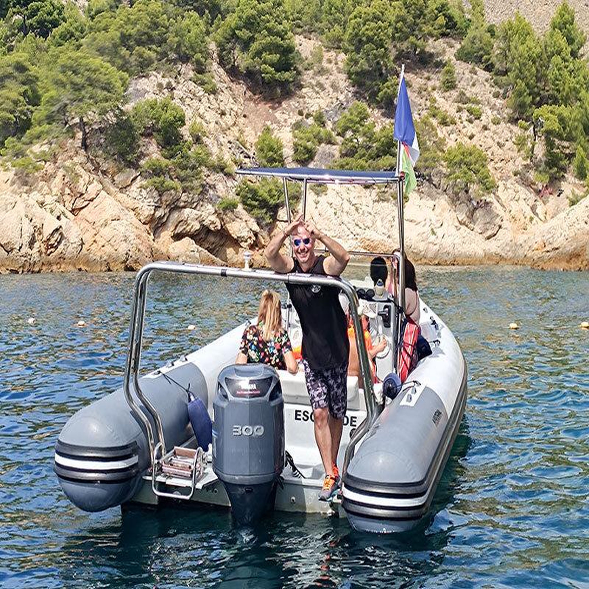 Voir la diapositive 4 : Smartbox Croisière dans les calanques avec brunch pour 2 personnes - coffret cadeau sport & aventure