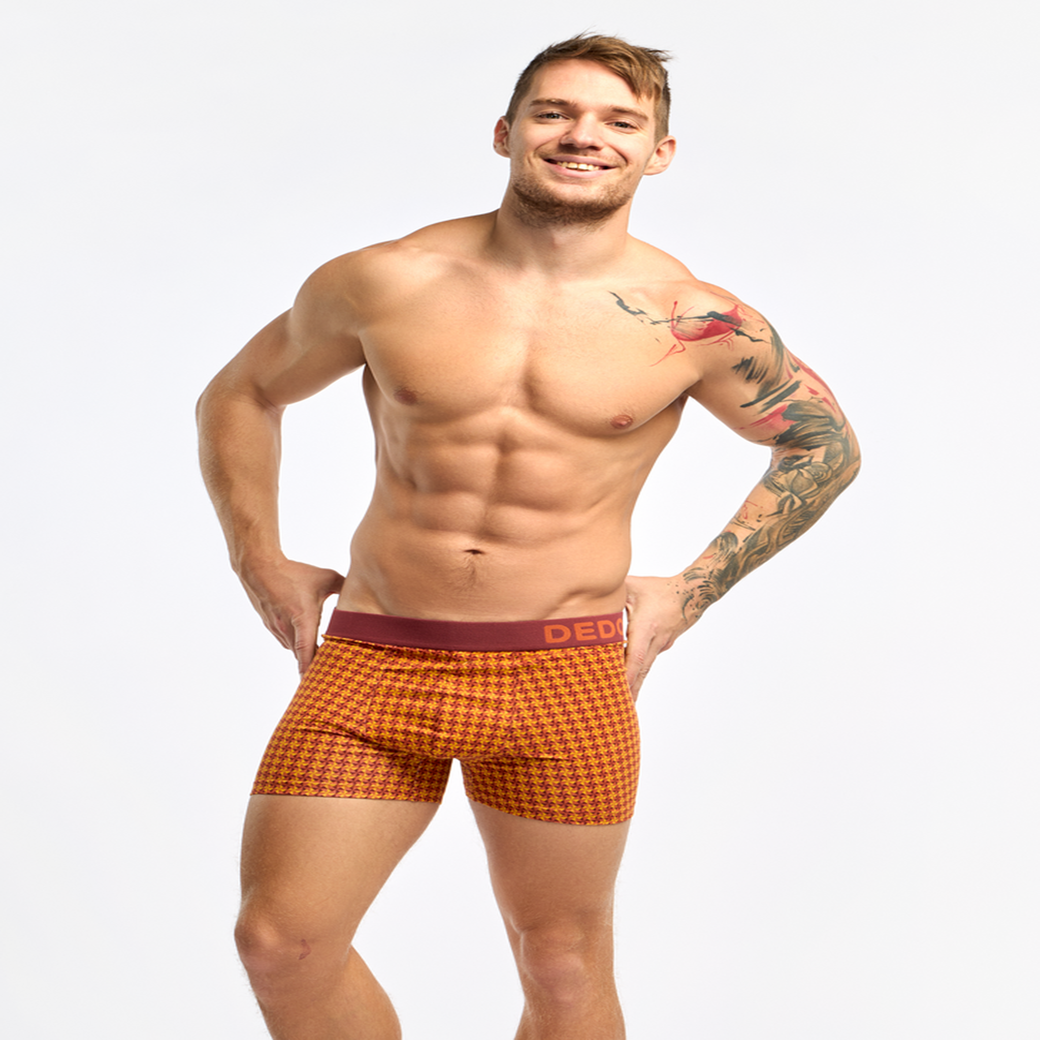 Voir la diapositive 2 : DEDOLES Boxer homme motif jacquard bordeaux & jaune
