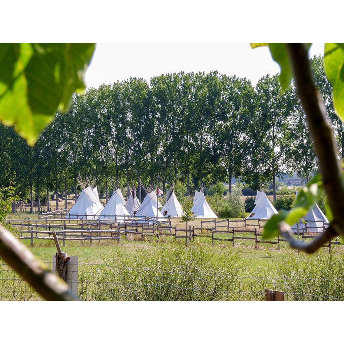 Smartbox 5 jours insolites en tipi près du Mans - Coffret Cadeau Séjour