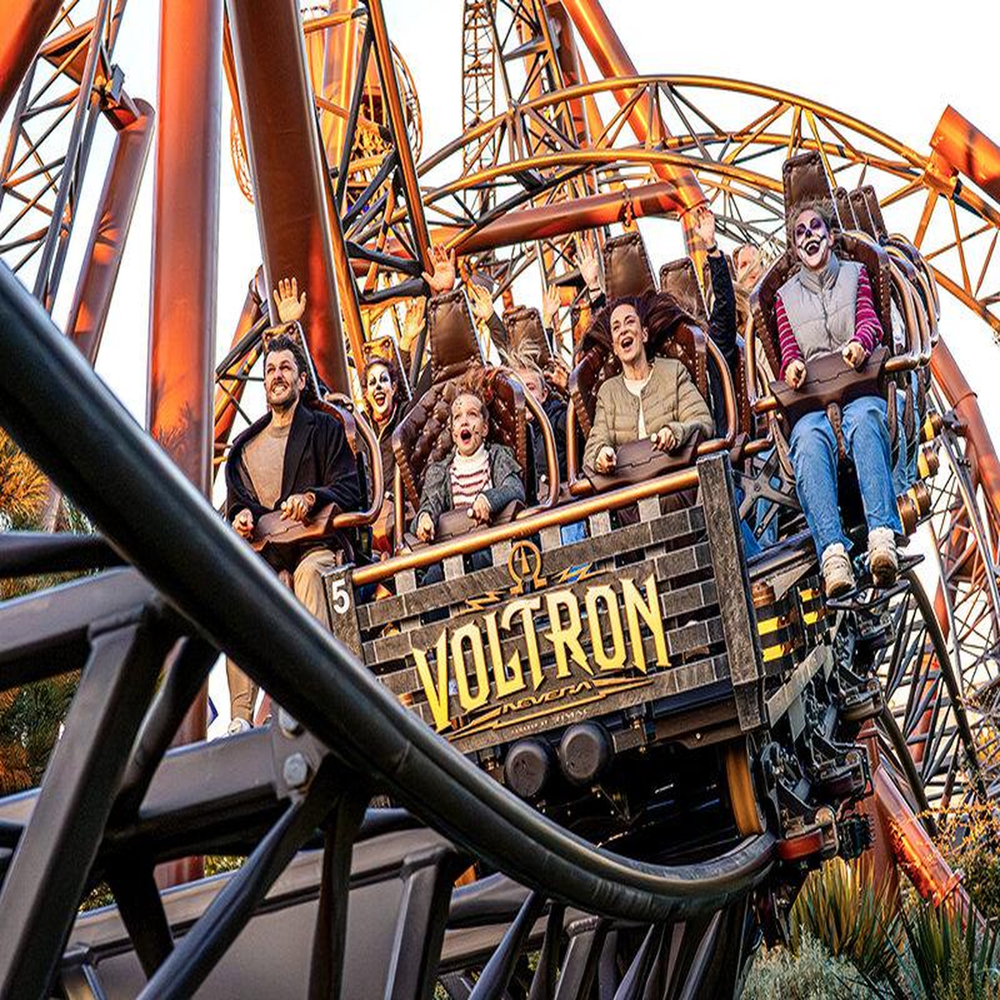 Voir la diapositive 3 : Smartbox Europa-park 2026 : billet d'entrée pour 2 adultes haute saison (2 jours) - coffret cadeau sport & aventure