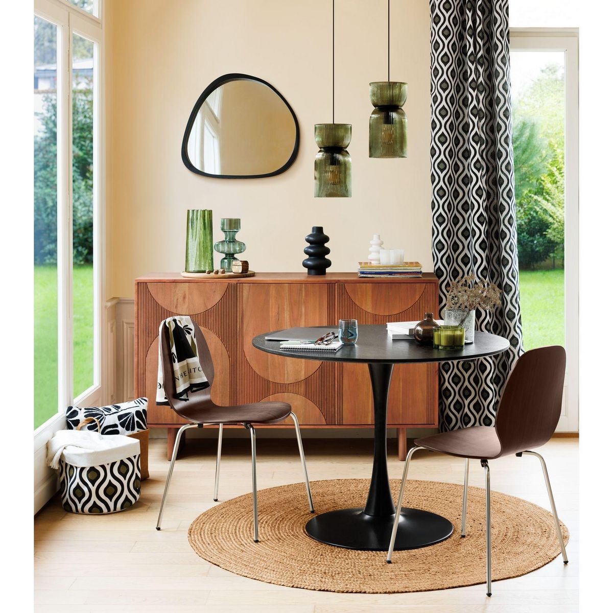 ATMOSPHERA Table à manger ronde en bois pour 4 personnes ELIAS - Noir