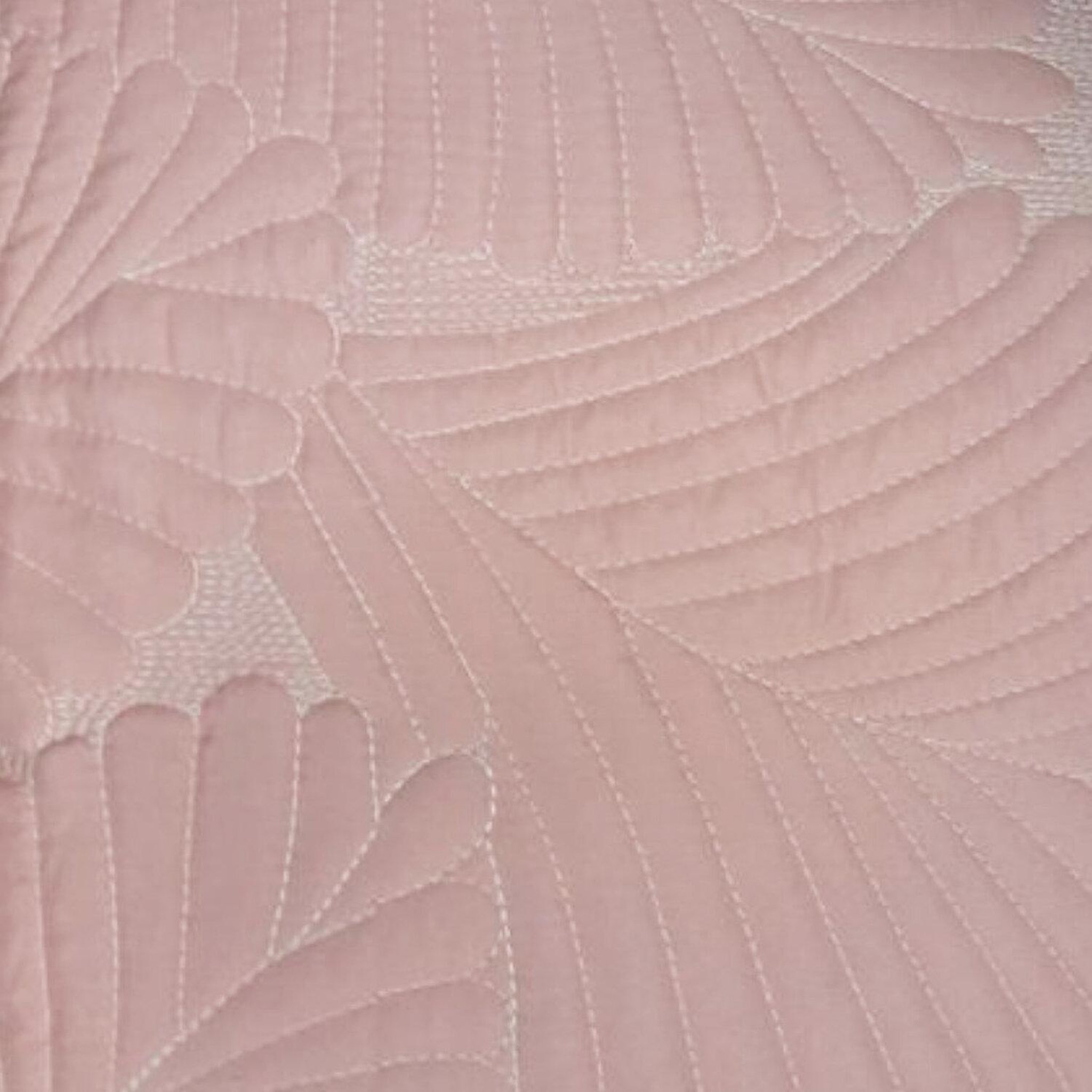 Voir la diapositive 3 : Les Ateliers du Linge Boutis brode 100%polyester filoa