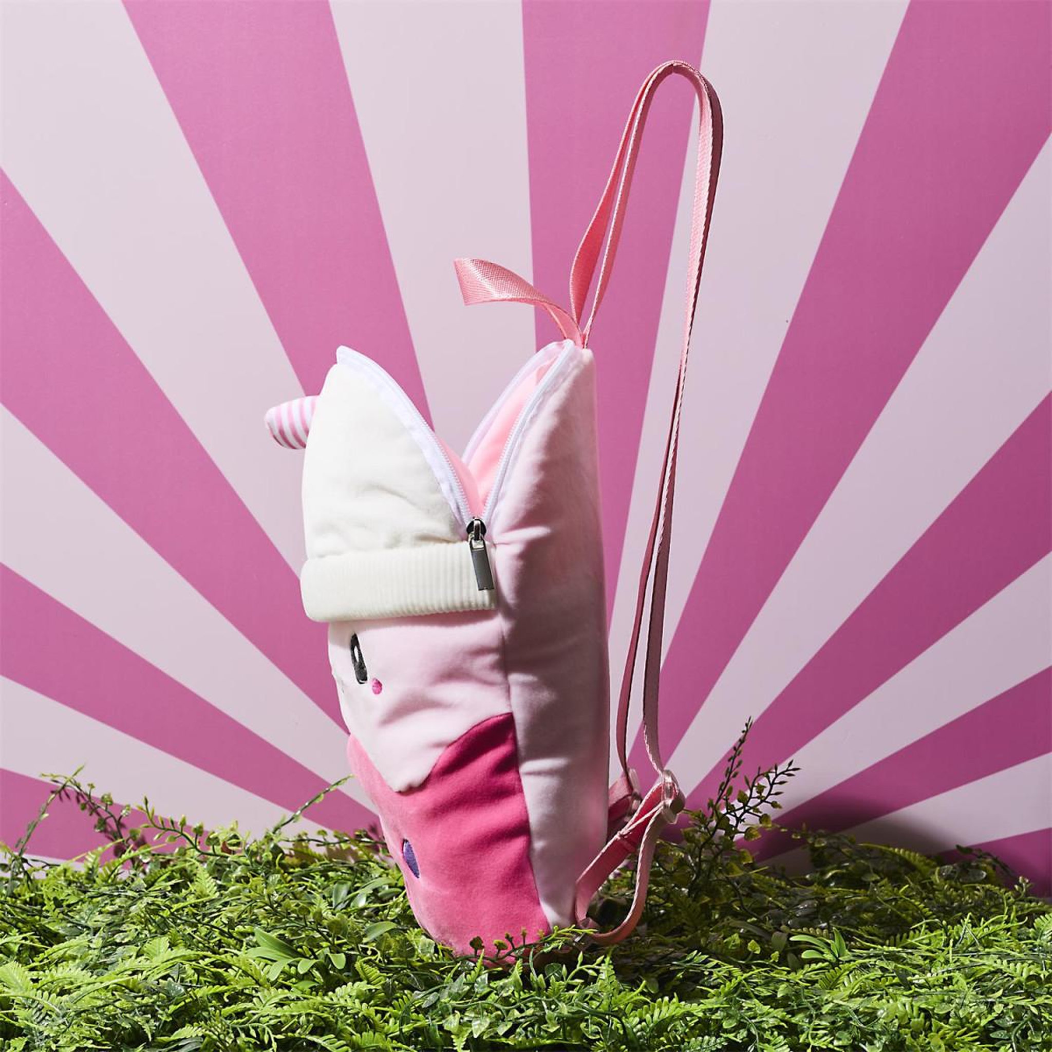 Voir la diapositive 4 : The concept Factory Peluche sac à dos bubble tea  kawaii  32cm rose