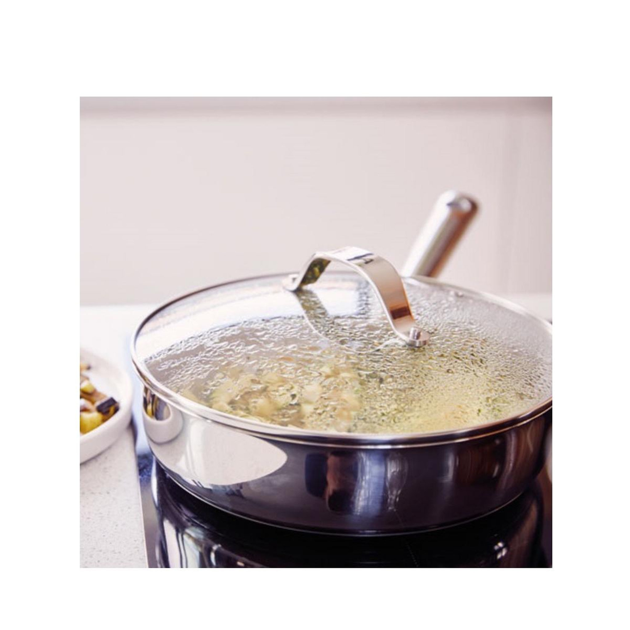 Voir la diapositive 5 : Beka Sauteuse inox 24cm + couvercle - 101036