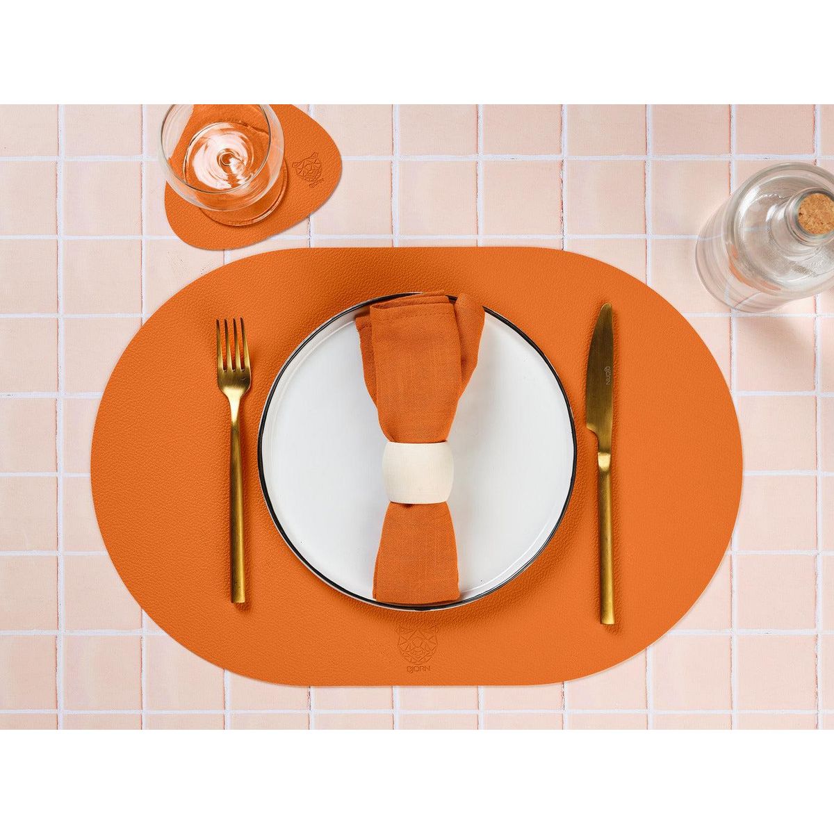 BJORN Set de table ovale réversible - 6 pièces - Cuir recyclé orange et chocolat