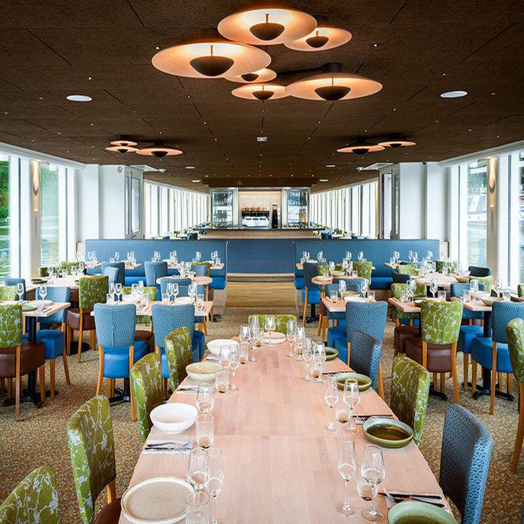 Voir la diapositive 2 : Smartbox 2h de croisière sur la seine avec dîner à bord du capitaine fracasse le vendredi - coffret cadeau gastronomie