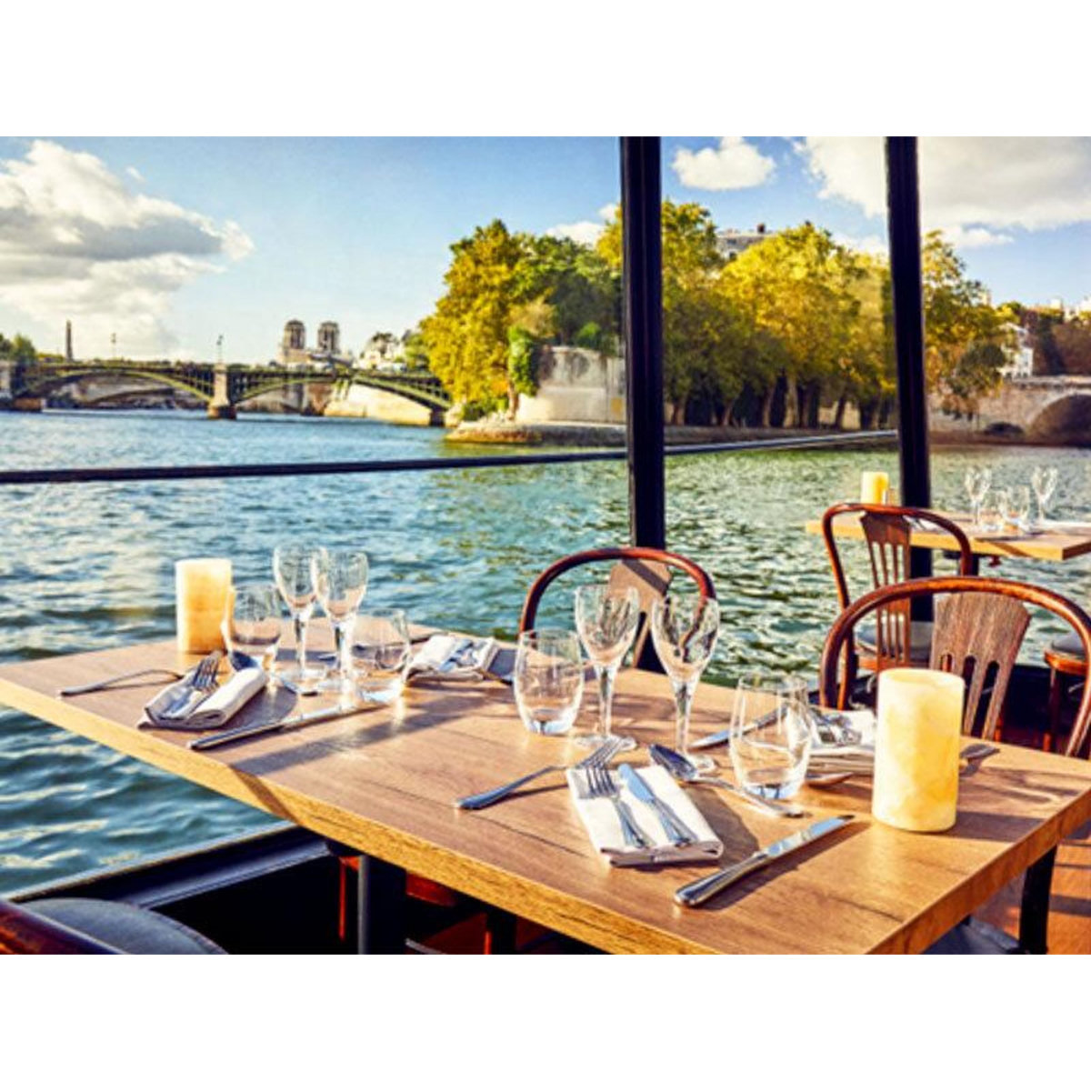 Smartbox Croisière sur la Seine à Paris avec dîner et champagne pour 2 - Coffret Cadeau Gastronomie