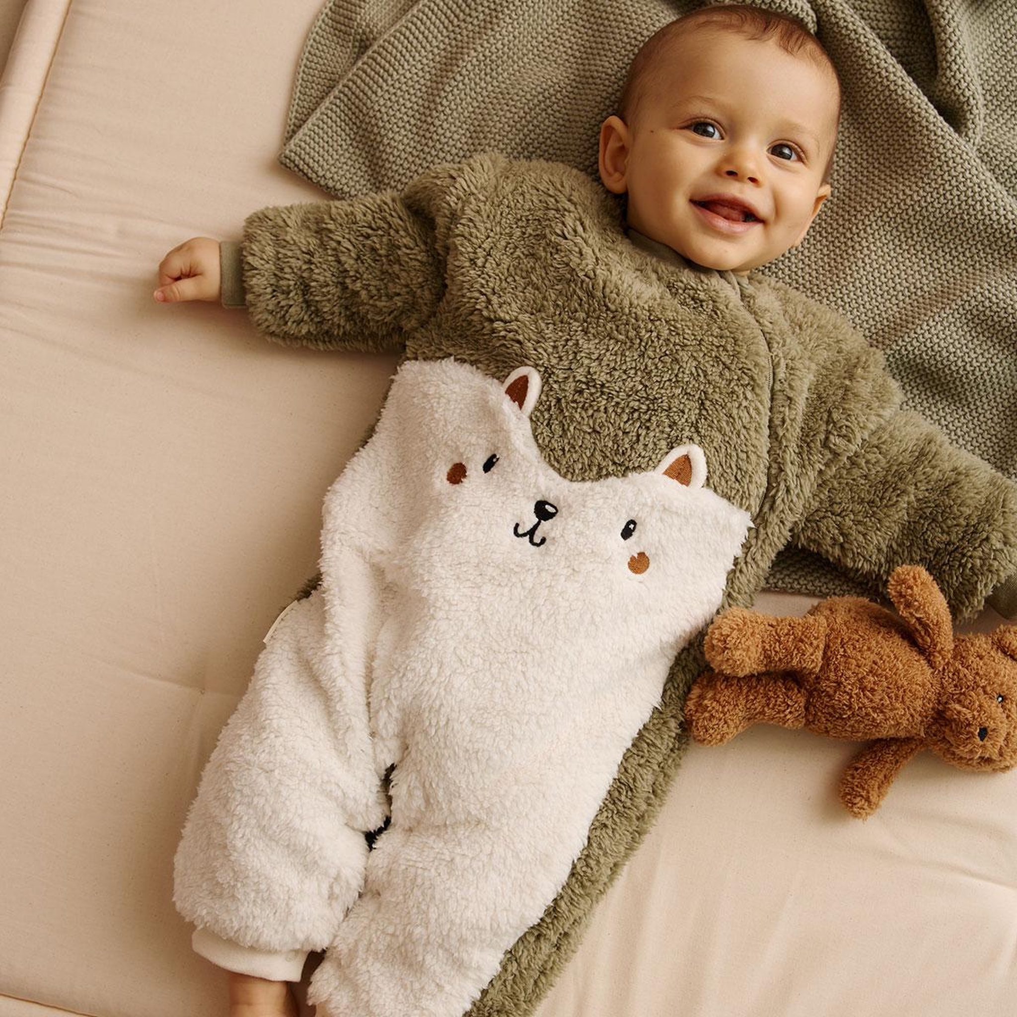 Voir la diapositive 6 : PETIT BEGUIN Surpyjama bébé en sherpa Ginkgo