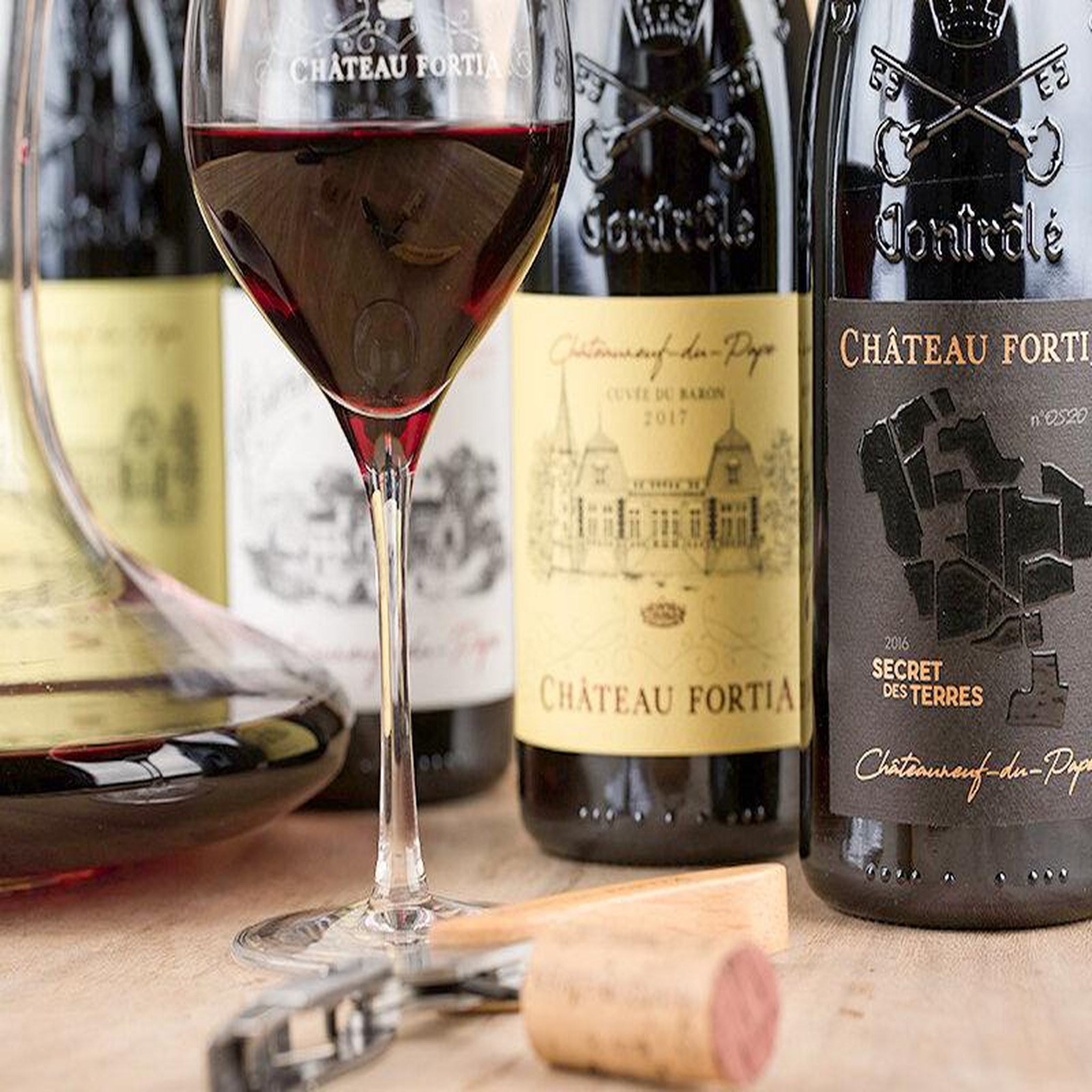 Voir la diapositive 4 : Smartbox Dégustation de 5 vins et visite de cave à châteauneuf-du-pape - coffret cadeau gastronomie