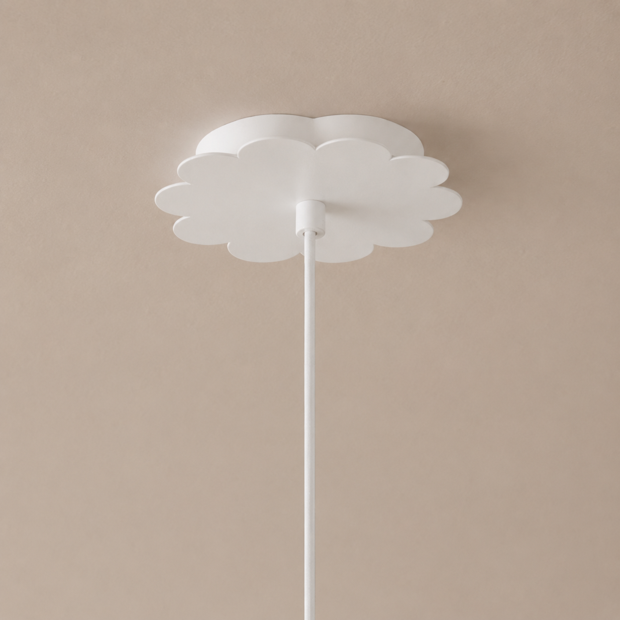 Voir la diapositive 5 : MAISON PAVANE Suspension en métal blanc D50 cm-Flow