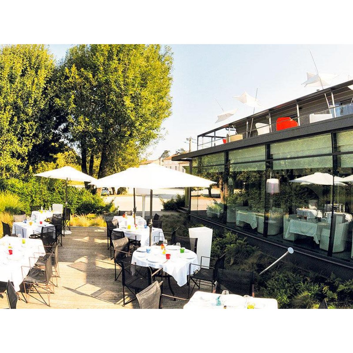 Smartbox Adresses primées : repas 7 plats au restaurant La Ribaudière près de Cognac - Coffret Cadeau Gastronomie