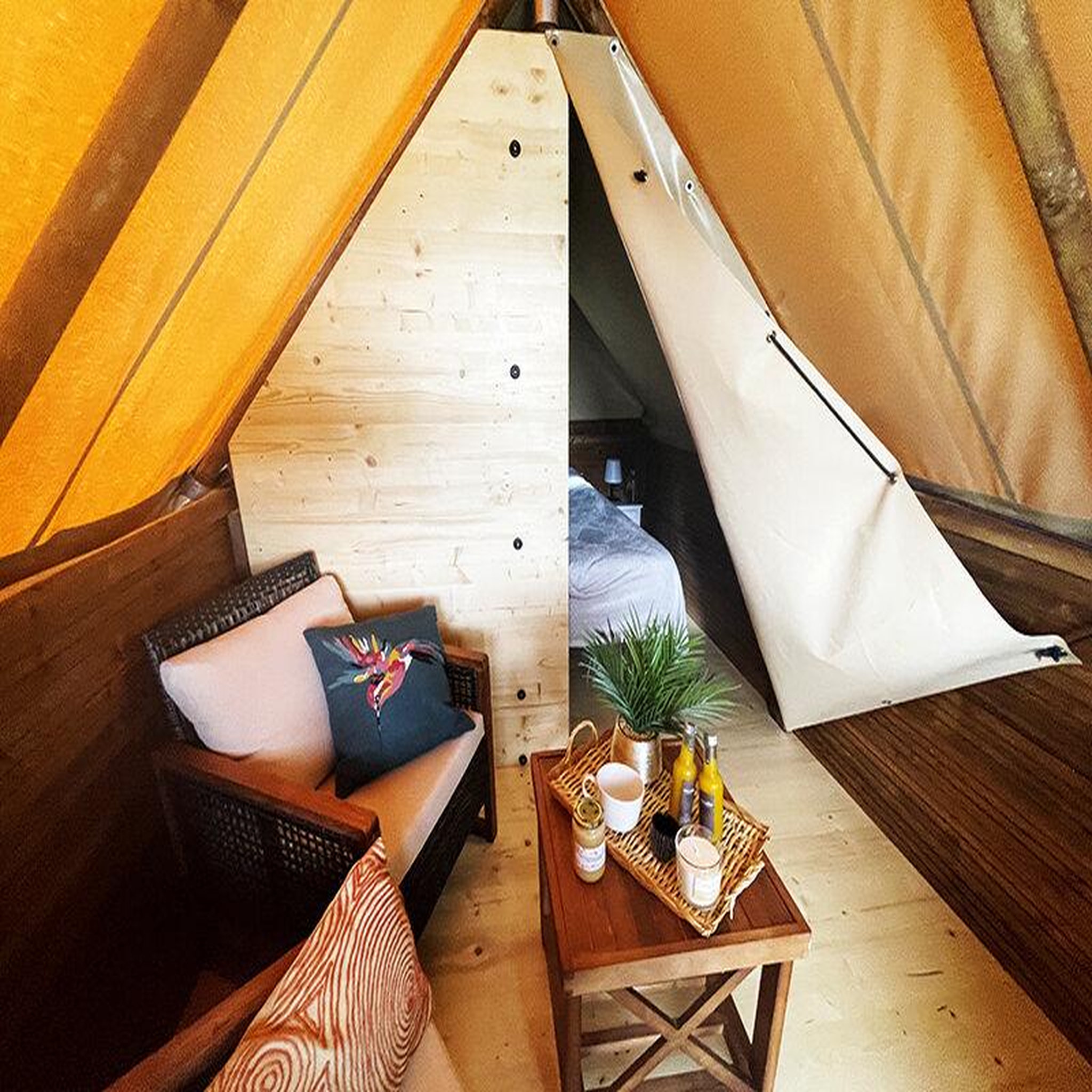 Voir la diapositive 3 : Smartbox 2 jours insolites en cabane sur eau près de provins - coffret cadeau séjour