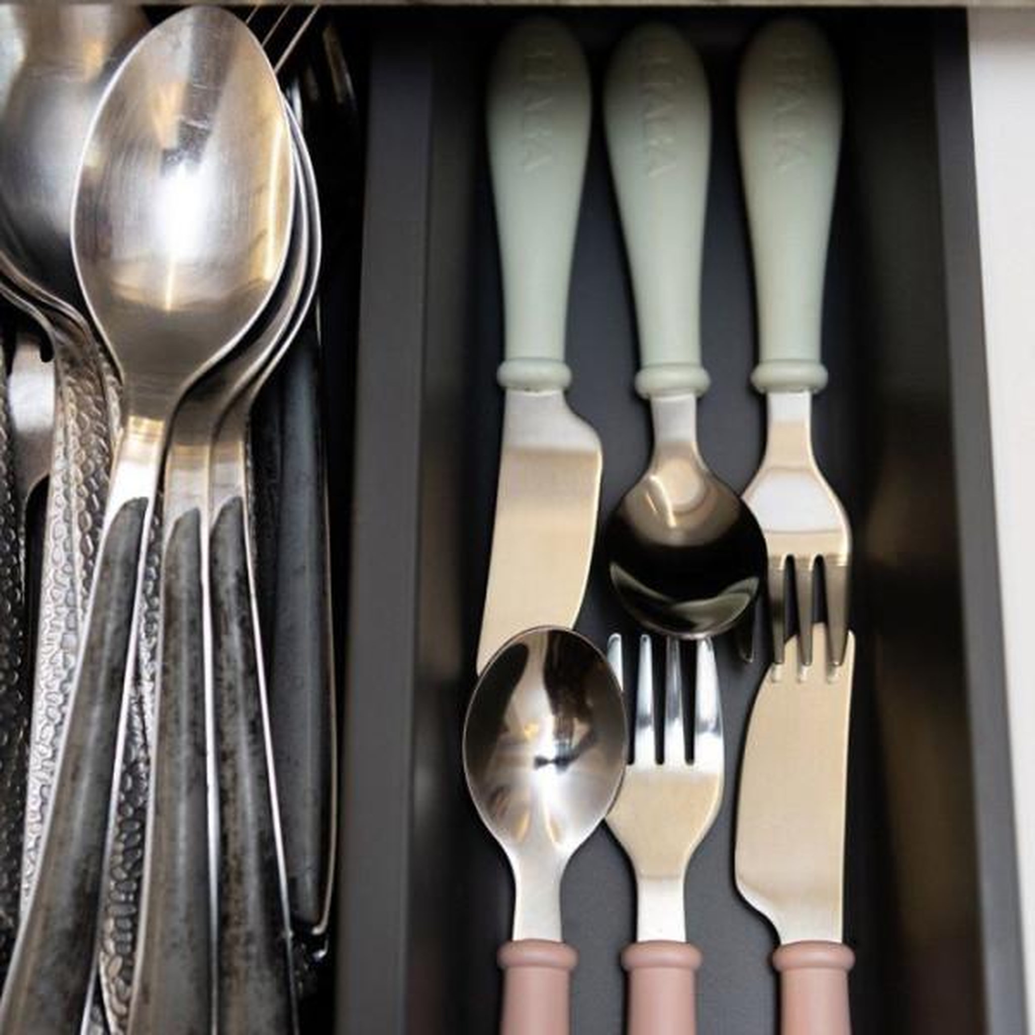 Voir la diapositive 5 : MARKET24 Set 3 couverts - beaba - inox - vert de gris