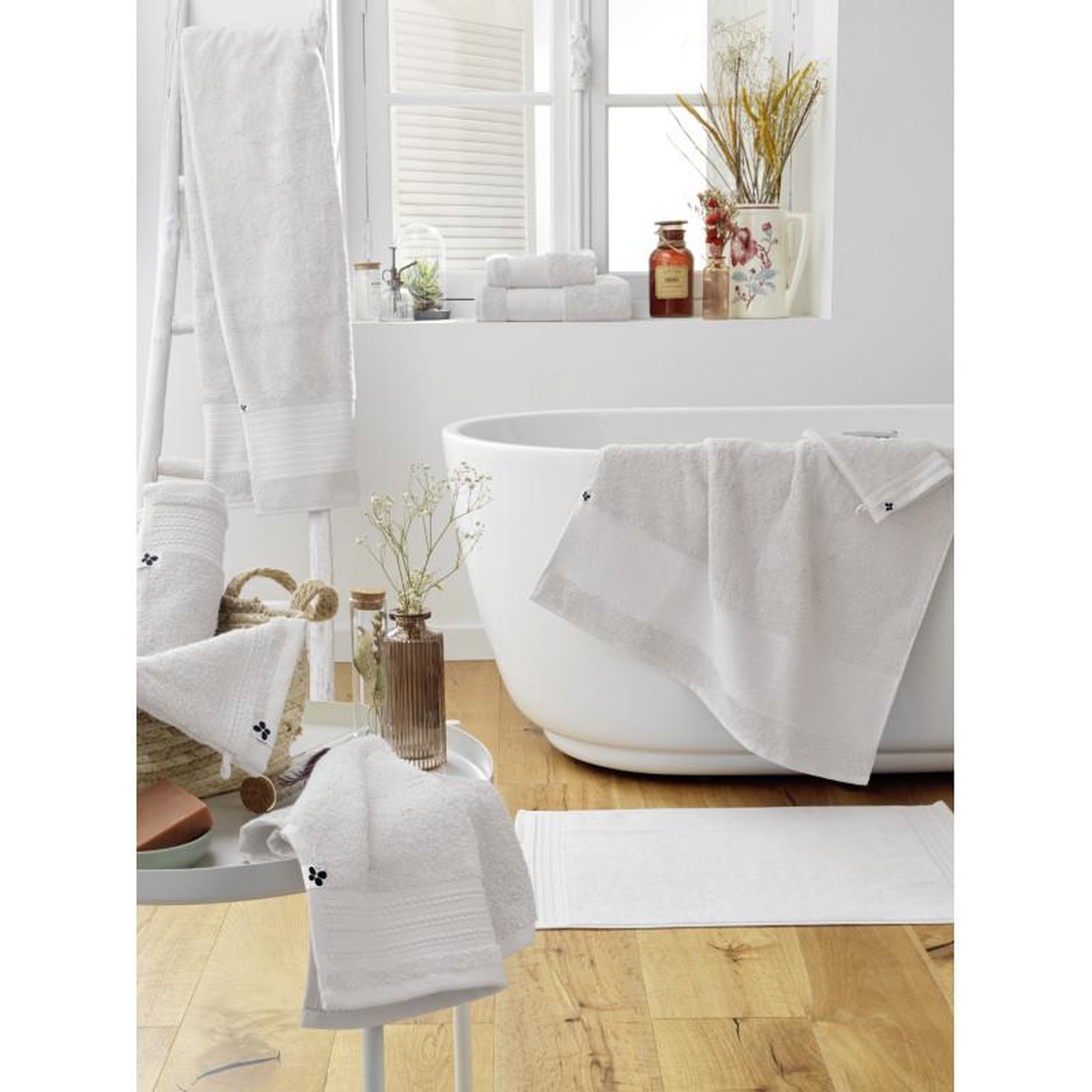 Voir la diapositive 3 : L EFFET PAPILLON Lot de 2 gants de toilette  Garance  15 x 21 cm / 100% Coton Bio / 600 gr/m² l'Effet Papillon -  - Lot de 2 Gants de toilette 15 x 21 cm