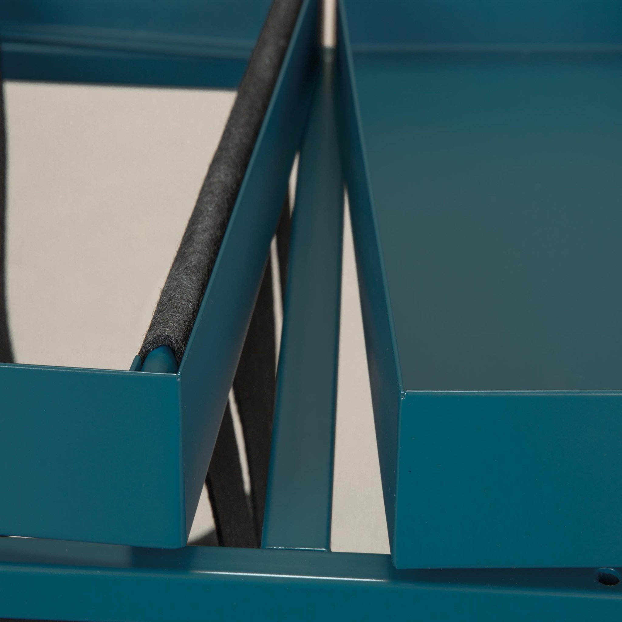 Voir la diapositive 5 : INTERLINK Table d'appoint CLUB NY MAGAZIN
