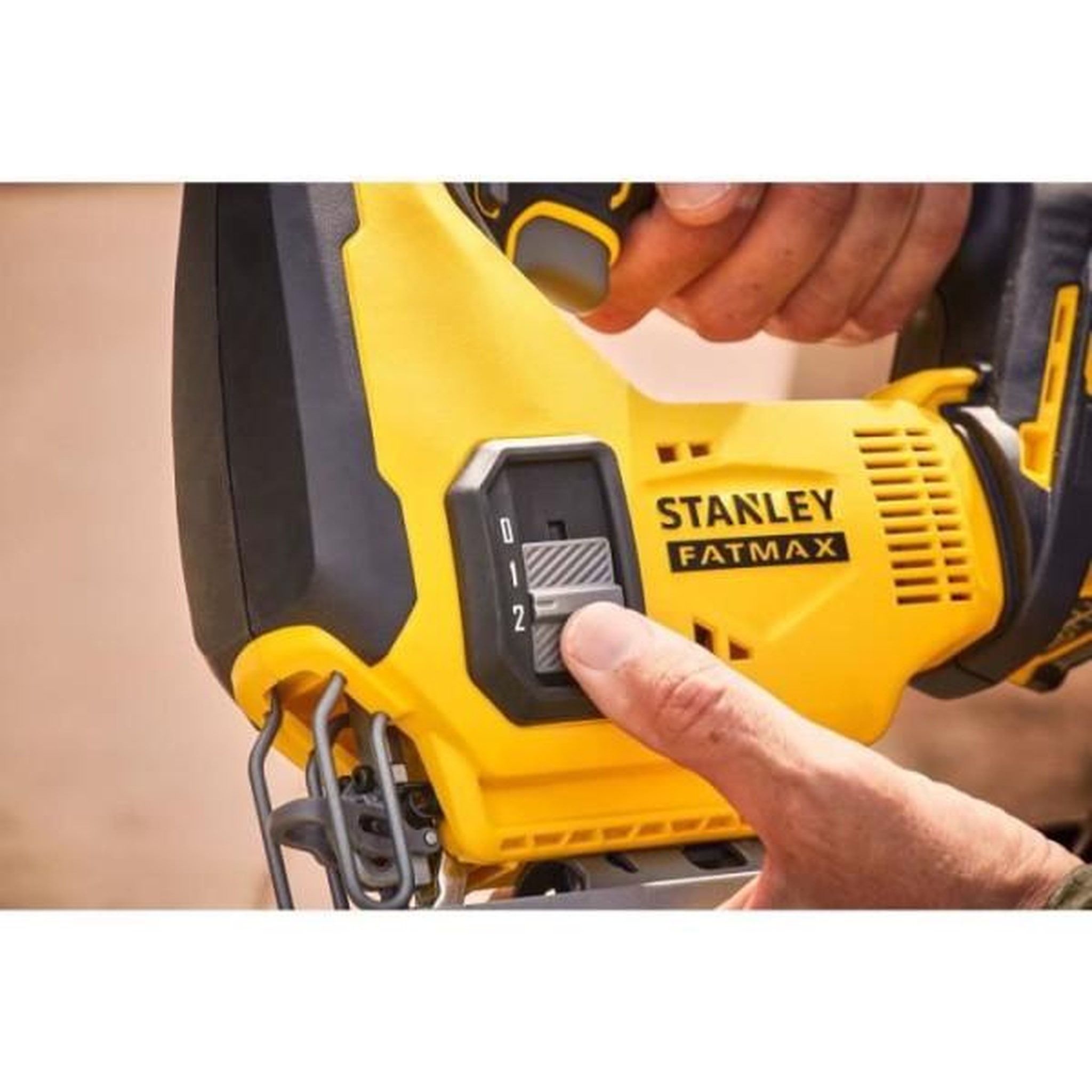 Voir la diapositive 4 : STANLEY FATMAX Scie Sauteuse - STANLEY FATMAX V20 - SFMCS600M2K-QW - Lithium 18V - 2 Batteries 4Ah