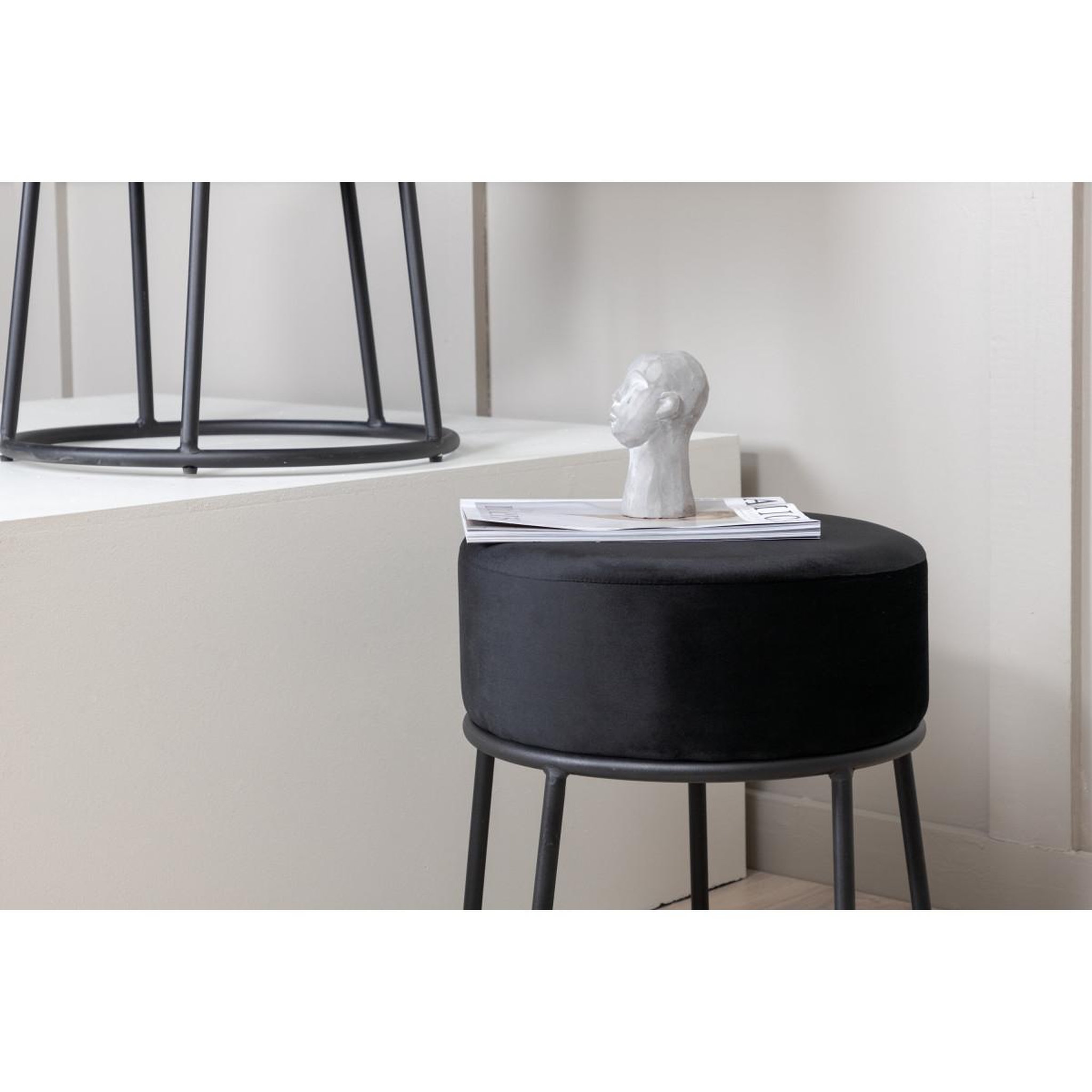 Voir la diapositive 5 : Paris Prix Pouf design en velours  petra  46cm noir