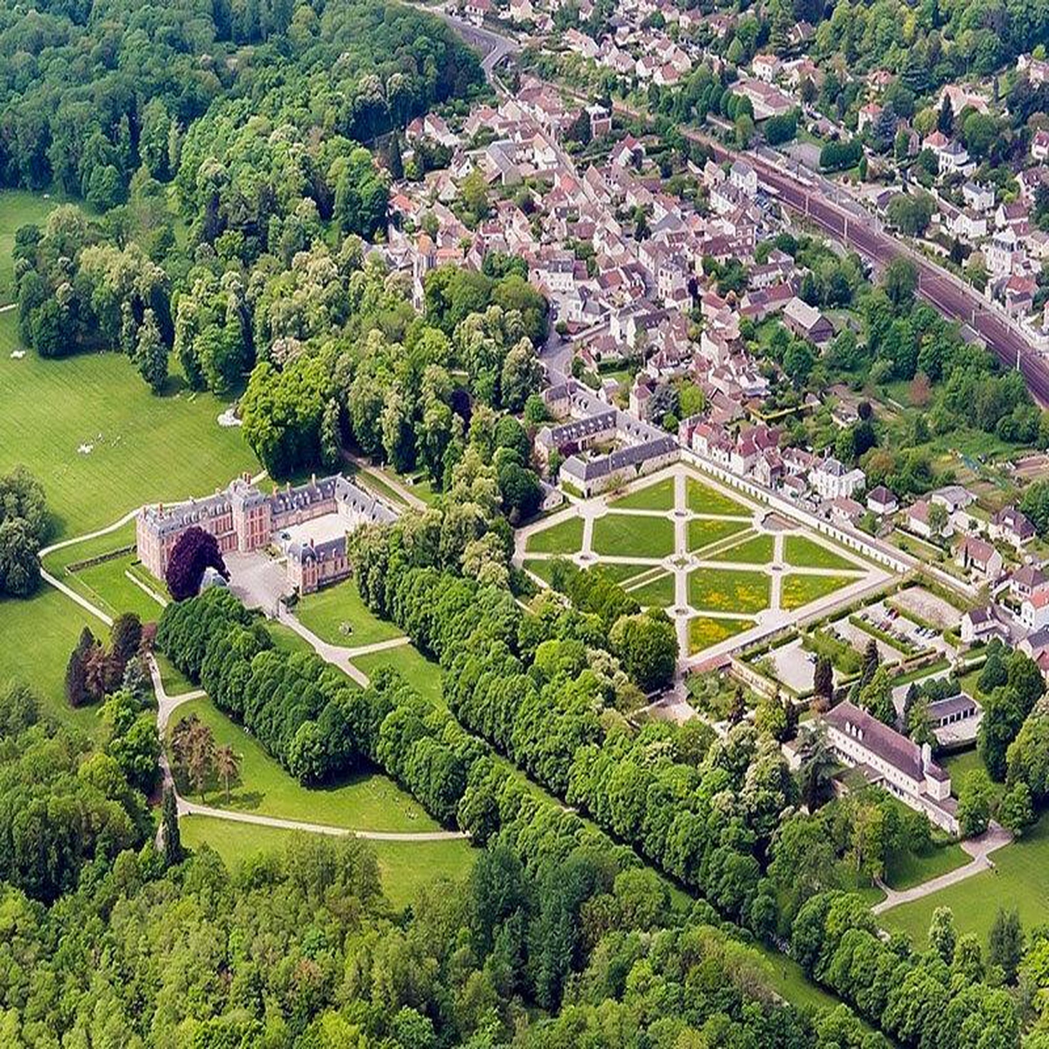 Voir la diapositive 3 : Smartbox Vol en hélicoptère de 20 min au-dessus des châteaux de l'essonne - coffret cadeau sport & aventure