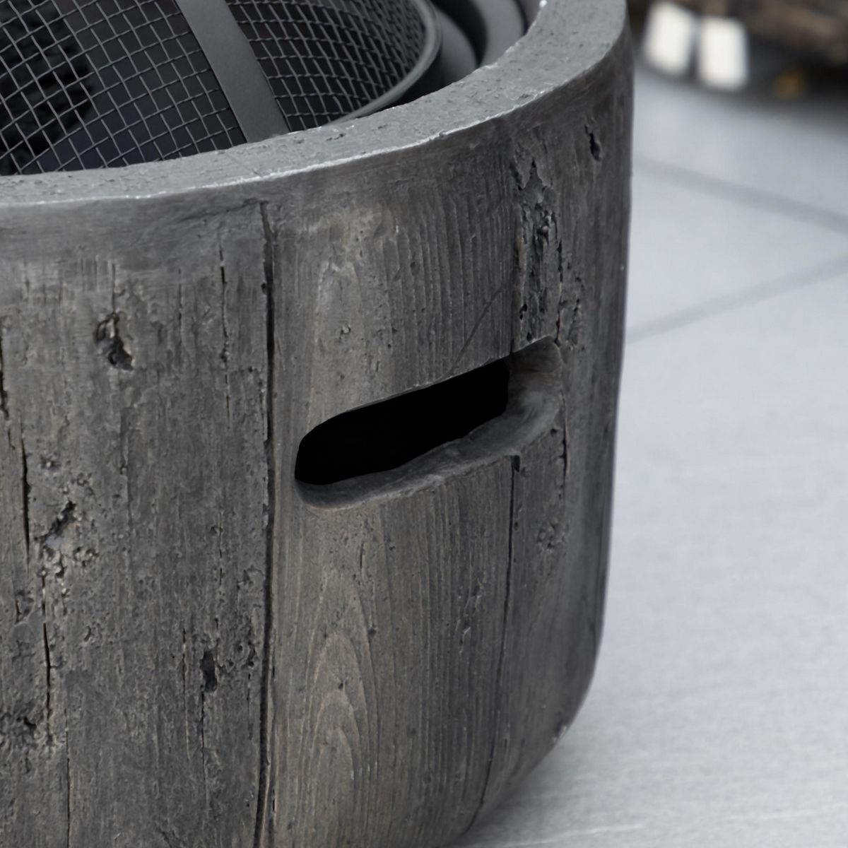 OUTSUNNY Brasero design cheminée foyer extérieur dim. Ø 45,5 x 34H cm grille couvercle tisonnier métal noir MGO aspect bois