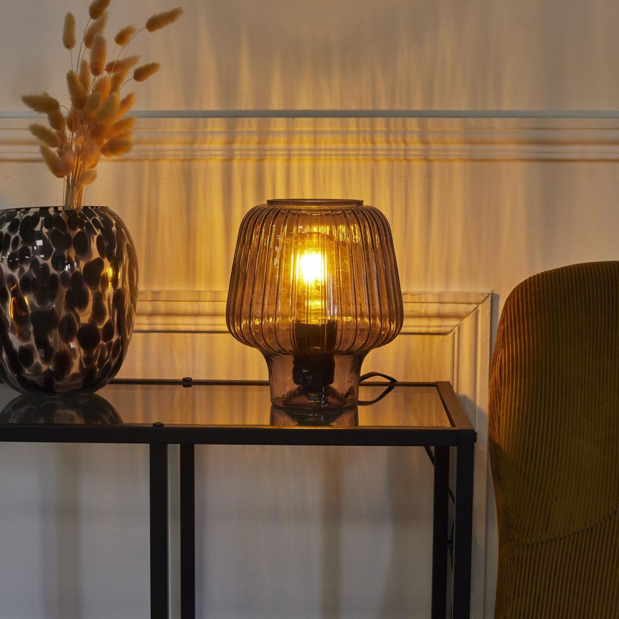 Voir la diapositive 5 : The Home Deco Factory Lampe à poser verre fumé  champignon  21cm noir