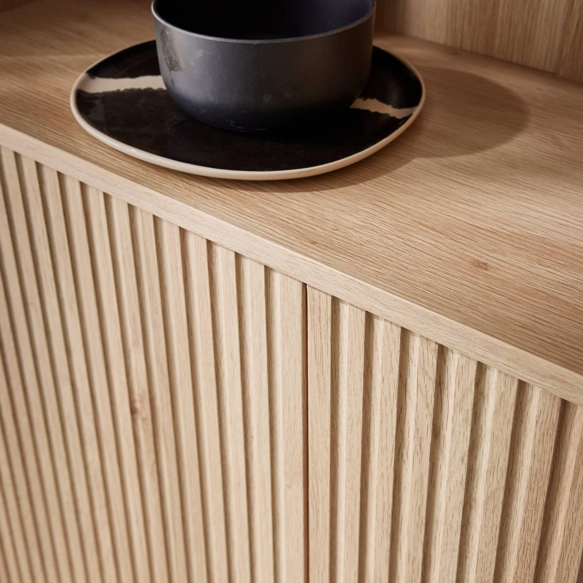 SWEEEK Bibliothèque décor bois rainuré et métal noir 2 portes 5 étagères H170.5cm