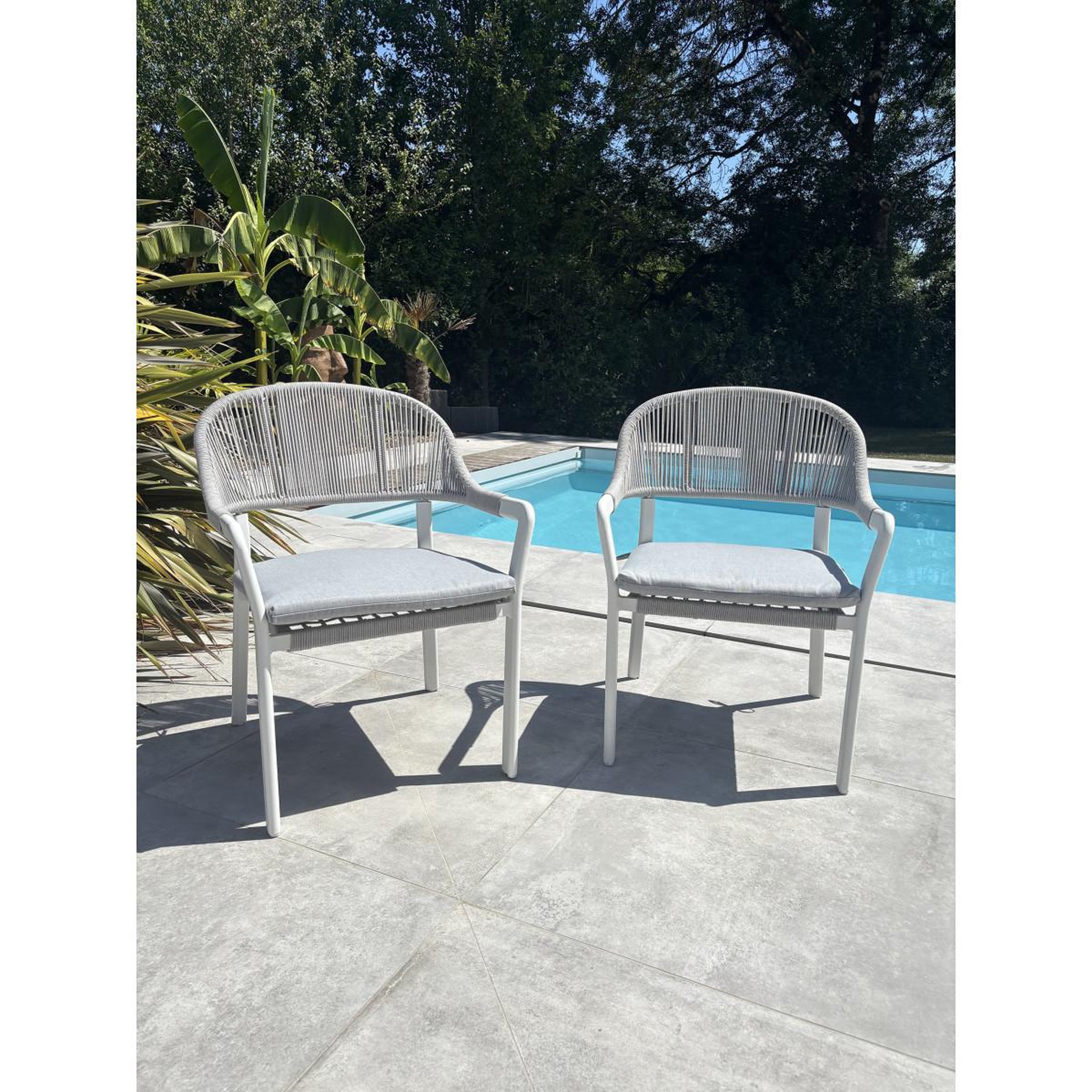 Voir la diapositive 2 : Paris Prix Lot de 2 fauteuils de jardin empilables  abella  86cm blanc