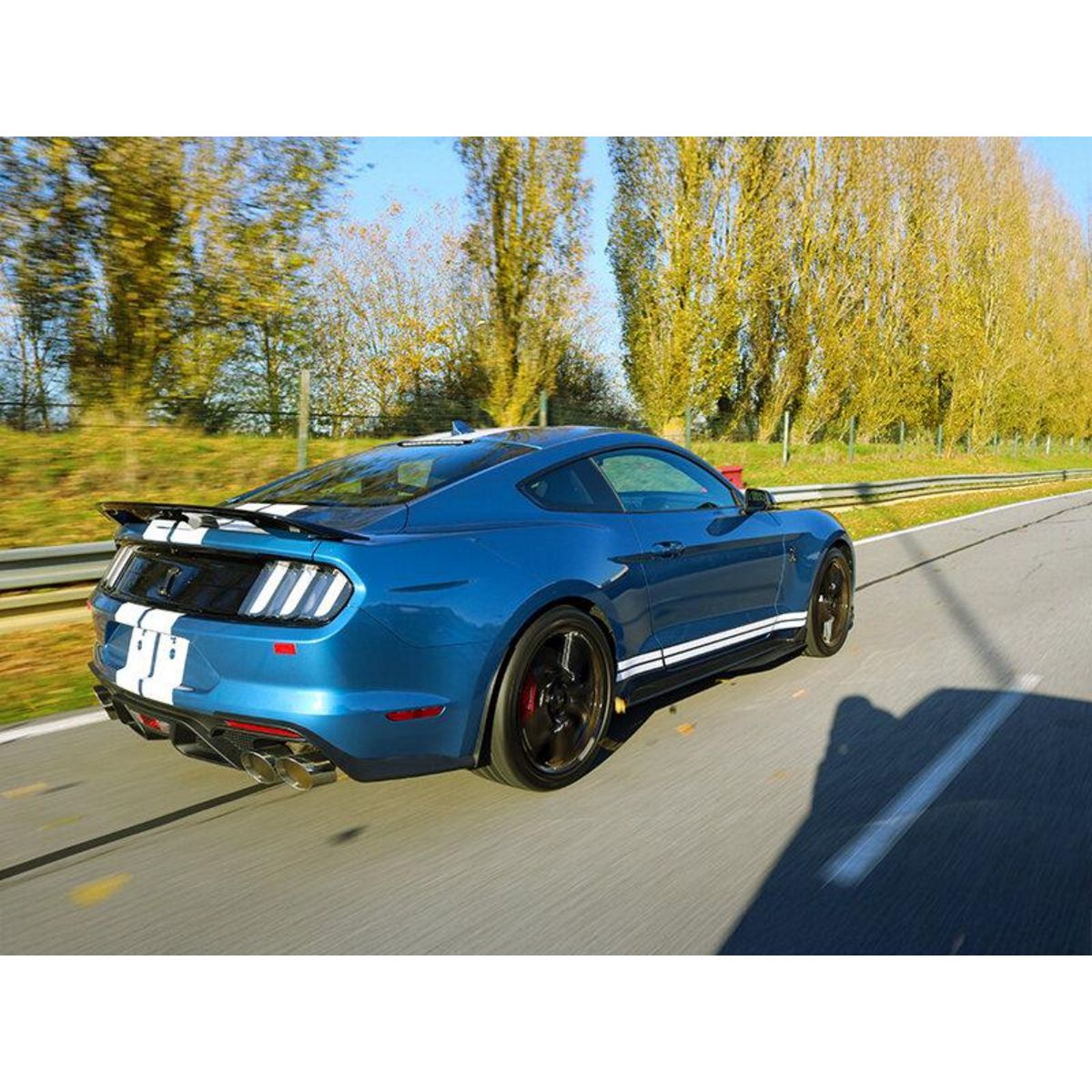 Smartbox Stage de pilotage : 3 tours de circuit au volant d'une Mustang Shelby GT500 - Coffret Cadeau Sport & Aventure
