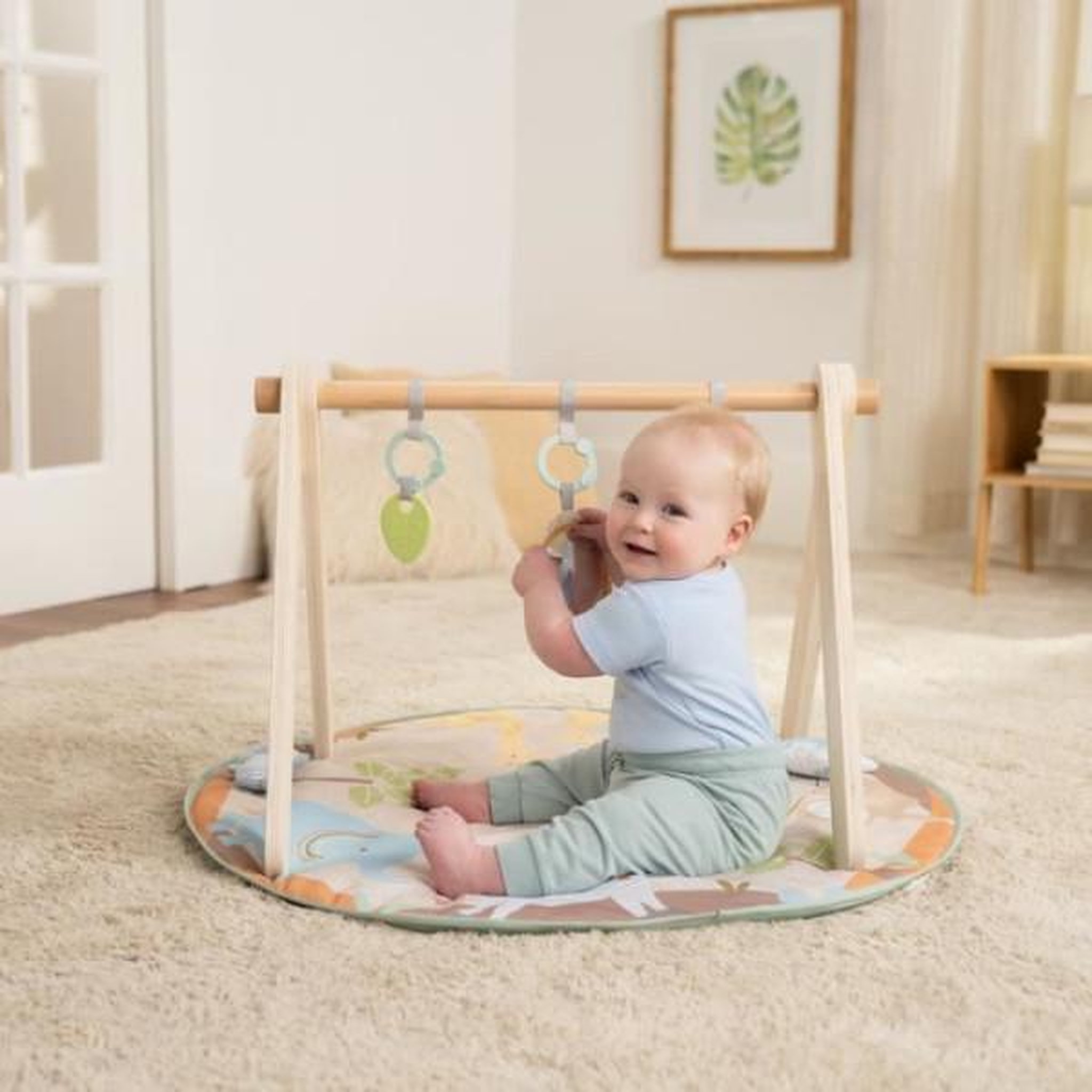 Voir la diapositive 2 : MARKET24 INGENUITY Tapis d'éveil bébé pliable WonderWood, rond avec arche de jeux en bois, mirroir et jouets bébé