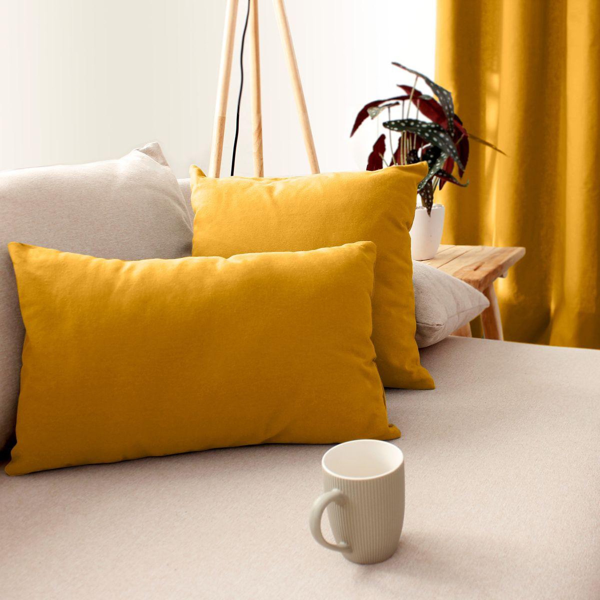 Voir la diapositive 2 : ENJOY HOME Coussin déco uni  panama  30x50cm moutarde