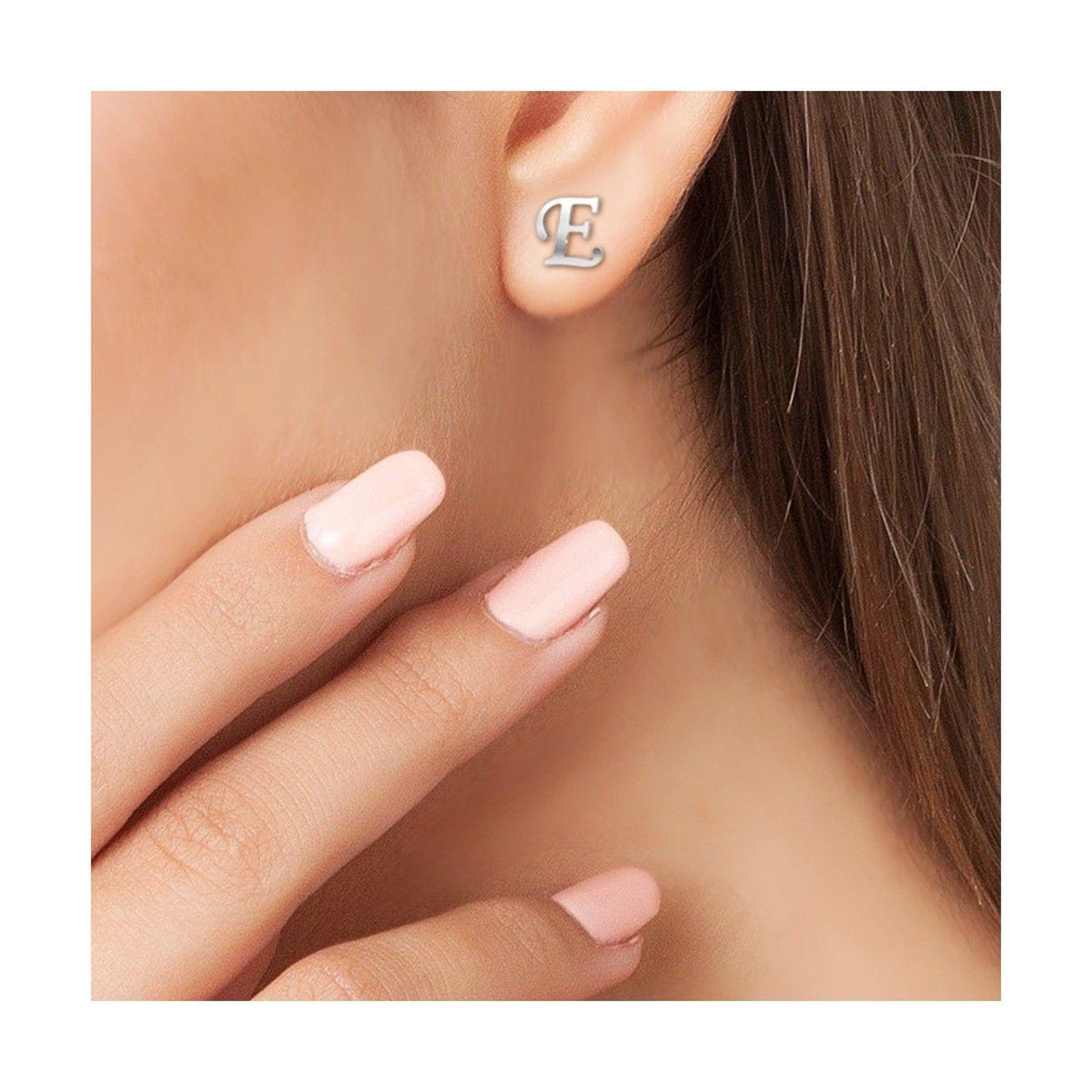 Voir la diapositive 2 : SC BOHEME Boucles d'oreilles lettre E par SC Bohème