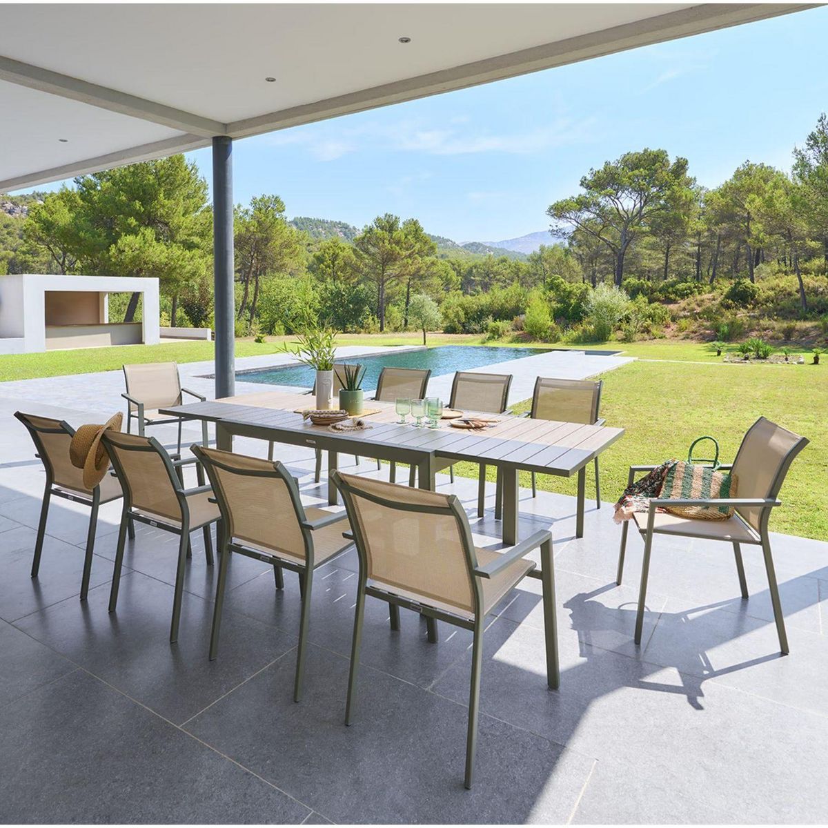 HESPERIDE Table de jardin extensible en aluminium effet bois 10 places EVASION - Lin et vert laurier