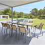 Voir la diapositive 2 : HESPERIDE Table de jardin extensible en aluminium effet bois 10 places EVASION - Lin et vert laurier