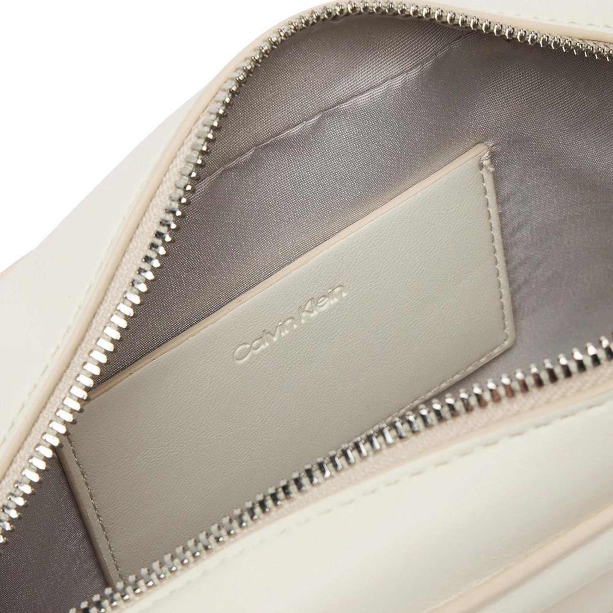 Voir la diapositive 4 : CALVIN KLEIN JEANS Sac à bandoulière Blanc Femme Calvin Klein Jeans Bold Ck Camera