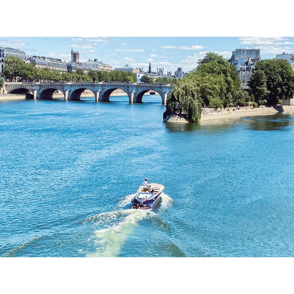 Smartbox Croisière gourmande sur la Seine avec champagne et collation pour 4 - Coffret Cadeau Gastronomie