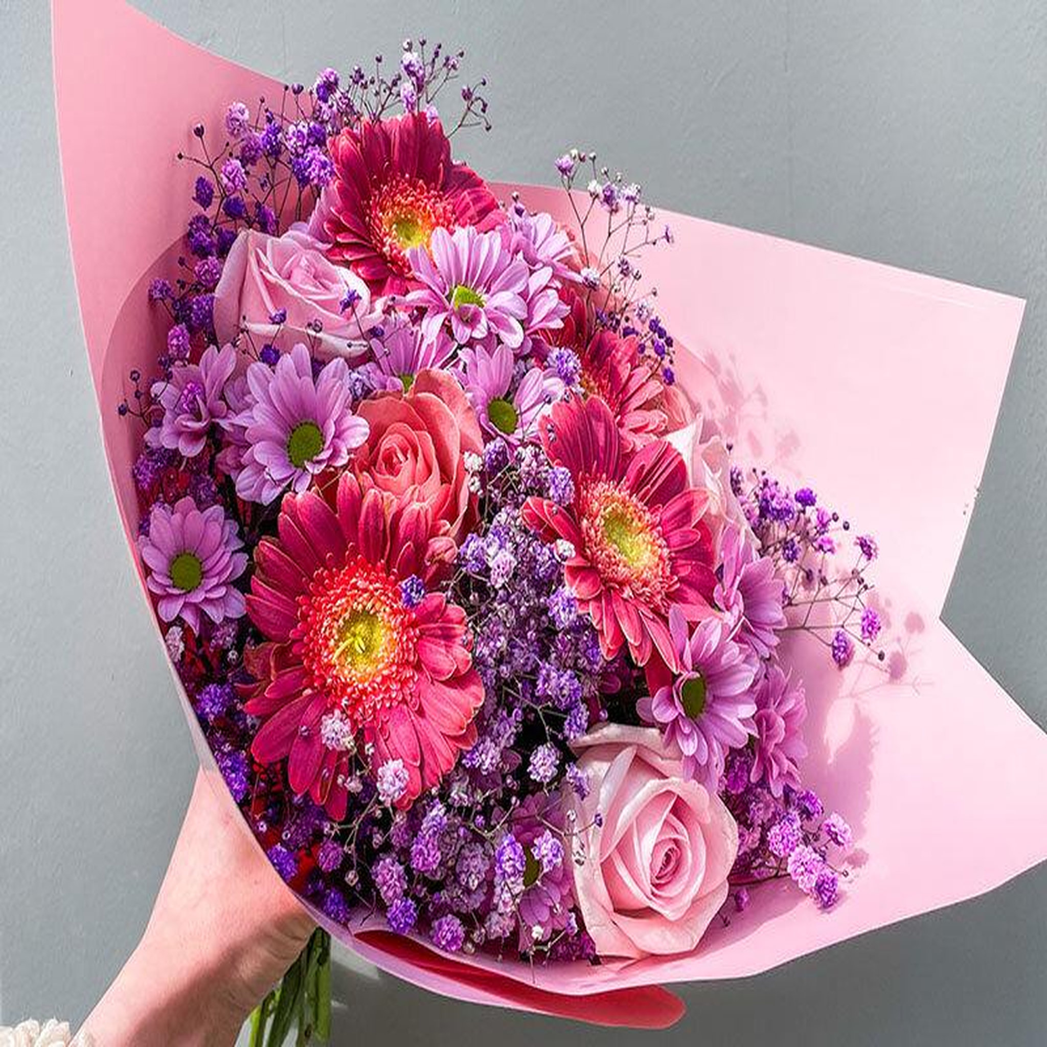 Voir la diapositive 3 : Smartbox Livraison mensuelle d'un bouquet de fleurs à domicile pendant 3 mois - coffret cadeau sport & aventure