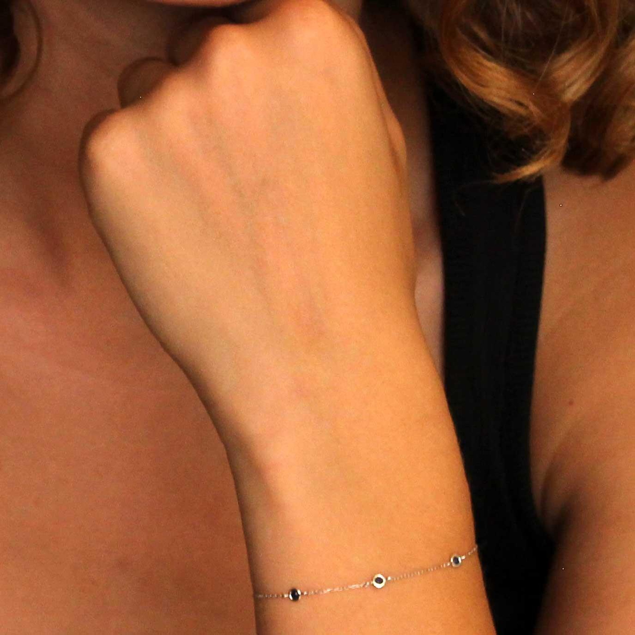 Voir la diapositive 2 : L'ATELIER D'AZUR Bracelet Or Blanc et Saphirs Bleus