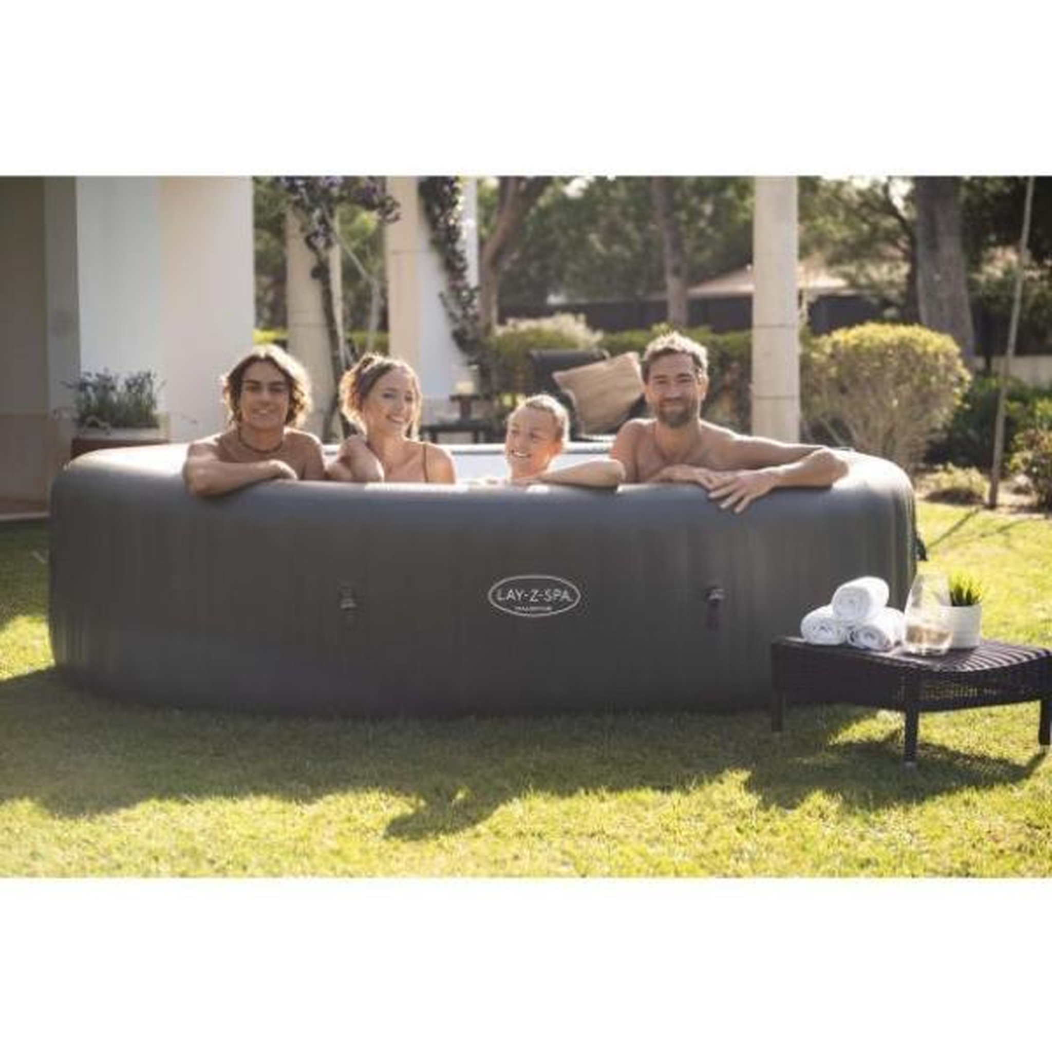 Voir la diapositive 2 : BESTWAY Spa gonflable BESTWAY - Lay-Z-Spa Mauritius - 270 x 180 x 71 cm - 5 a 7 places - Ovale (Couverture, cartouche et diffuseur)
