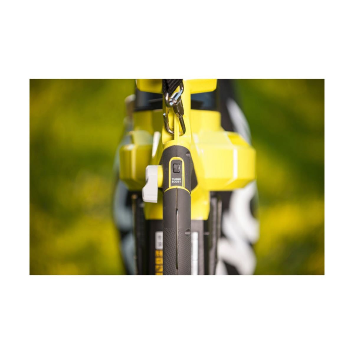 Ryobi Pack RYOBI Souffleur aspiro-broyeur 18V One+ Brushless OBV18 - 1 Batterie 2.5Ah - 1 Chargeur rapide