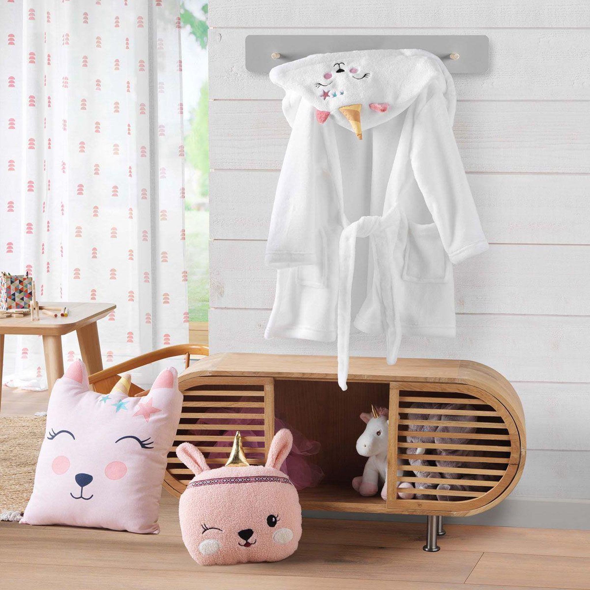 Voir la diapositive 4 : Douceur d'Intérieur Coussin déco enfant licorne  étoiline  30x30cm rose