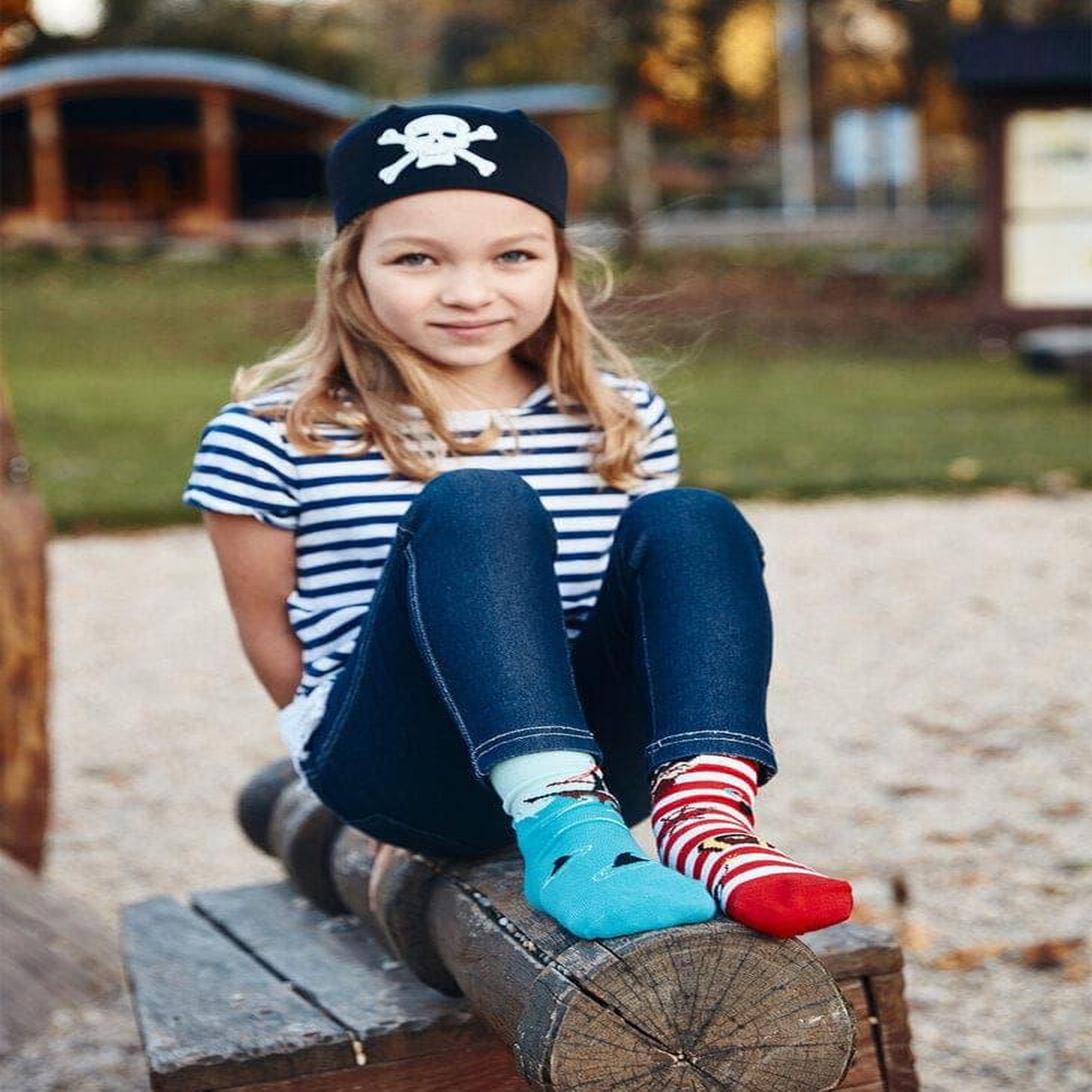 Voir la diapositive 2 : DEDOLES Chaussettes enfants pirates