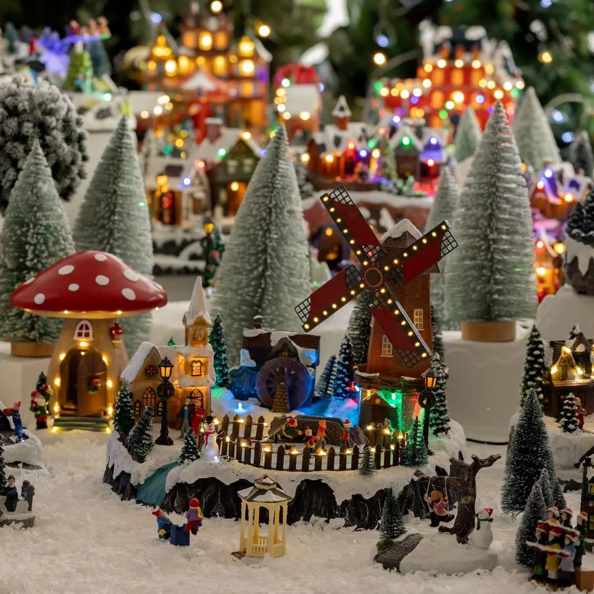 Voir la diapositive 2 : FEERIC LIGHT & CHRISTMAS Village de noël moulin  square  38cm multicolore