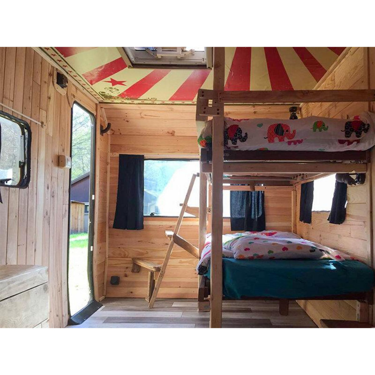 Smartbox Séjour insolite en famille : 3 jours en caravane Circus près de Montluçon - Coffret Cadeau Séjour