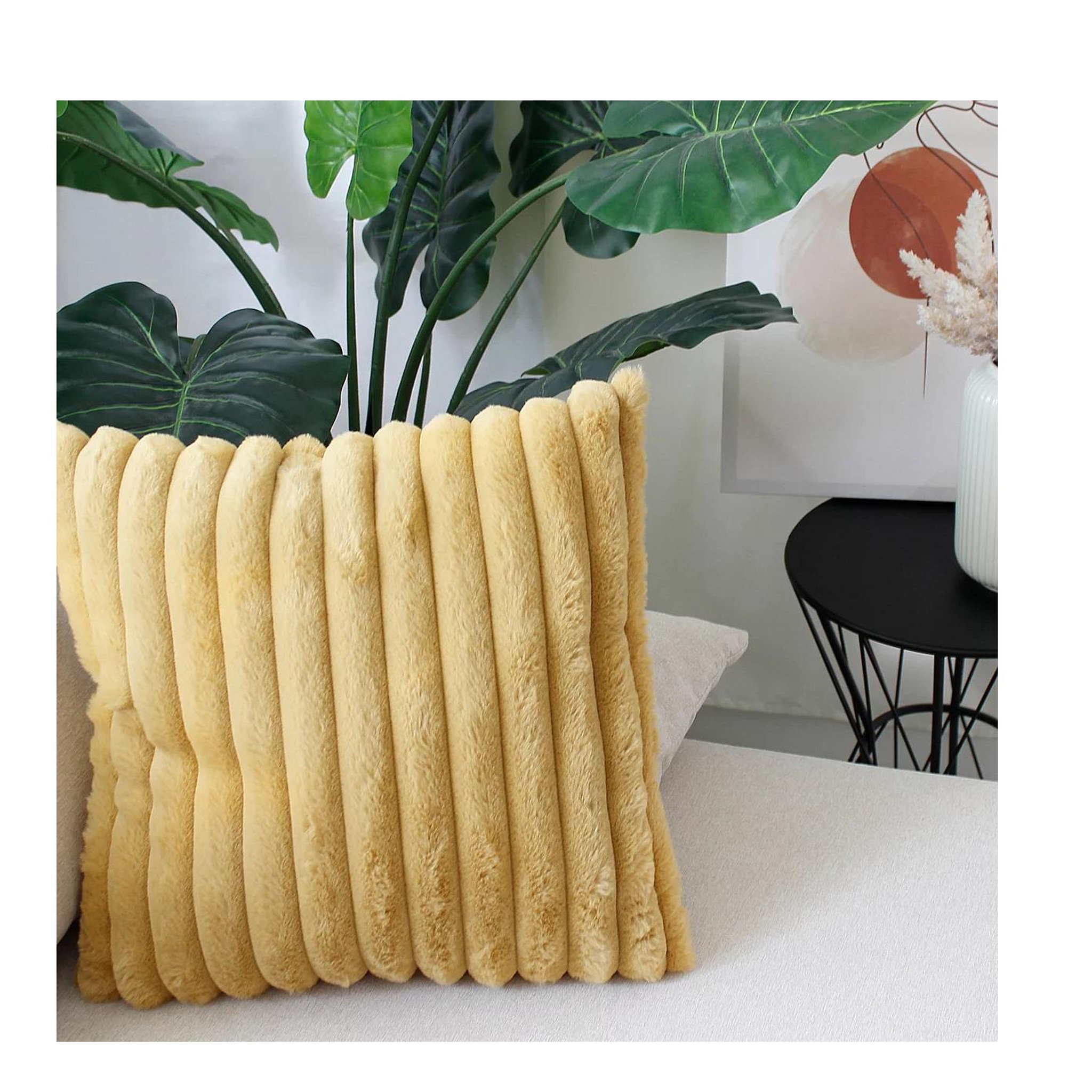 Voir la diapositive 2 : Eden Coussin cottele effet velours design et moderne