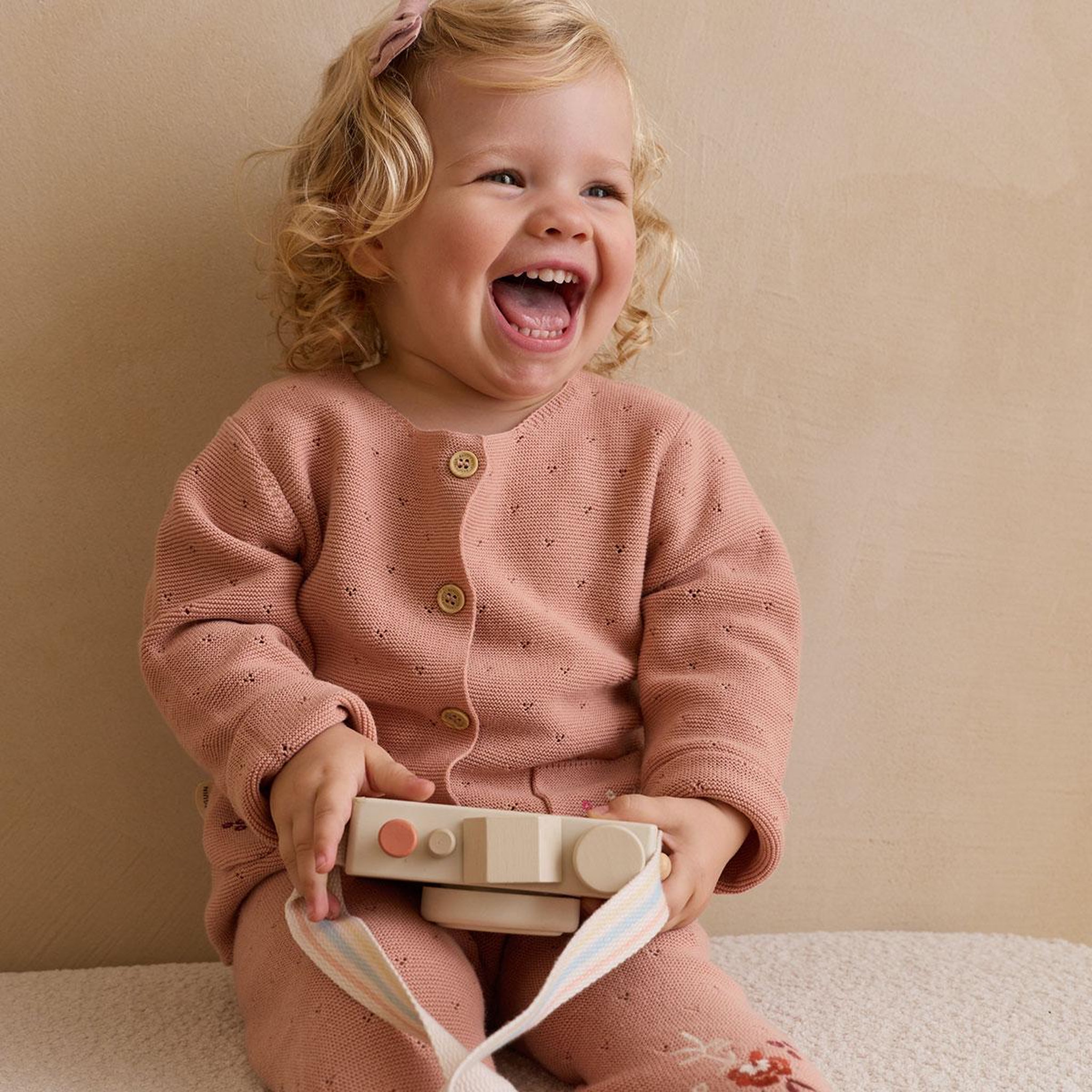Voir la diapositive 5 : Petit Béguin Gilet enfant en tricot Manouk