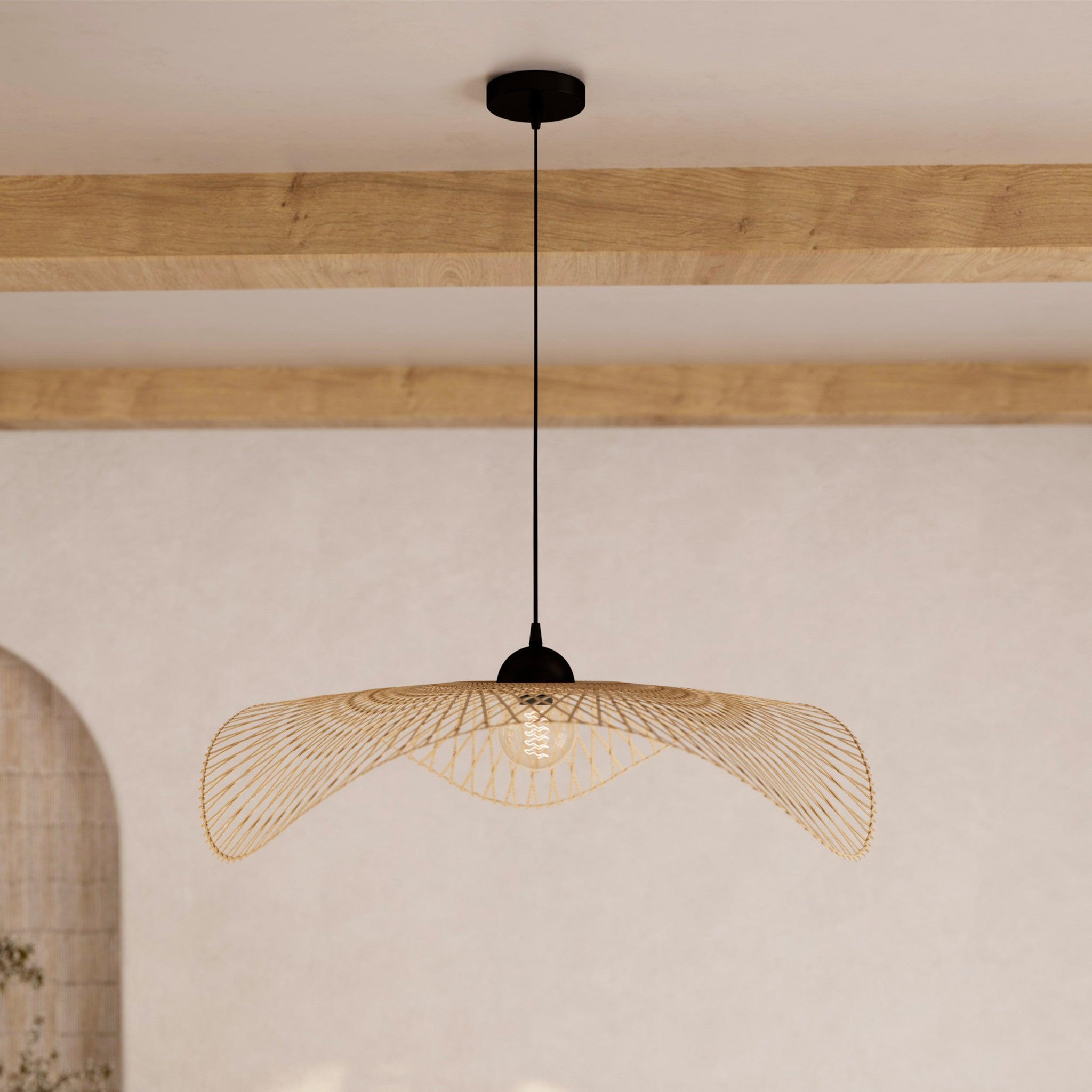 Voir la diapositive 2 : MAISON PAVANE Suspension D75 cm en bambou avec fil noir-Jipi