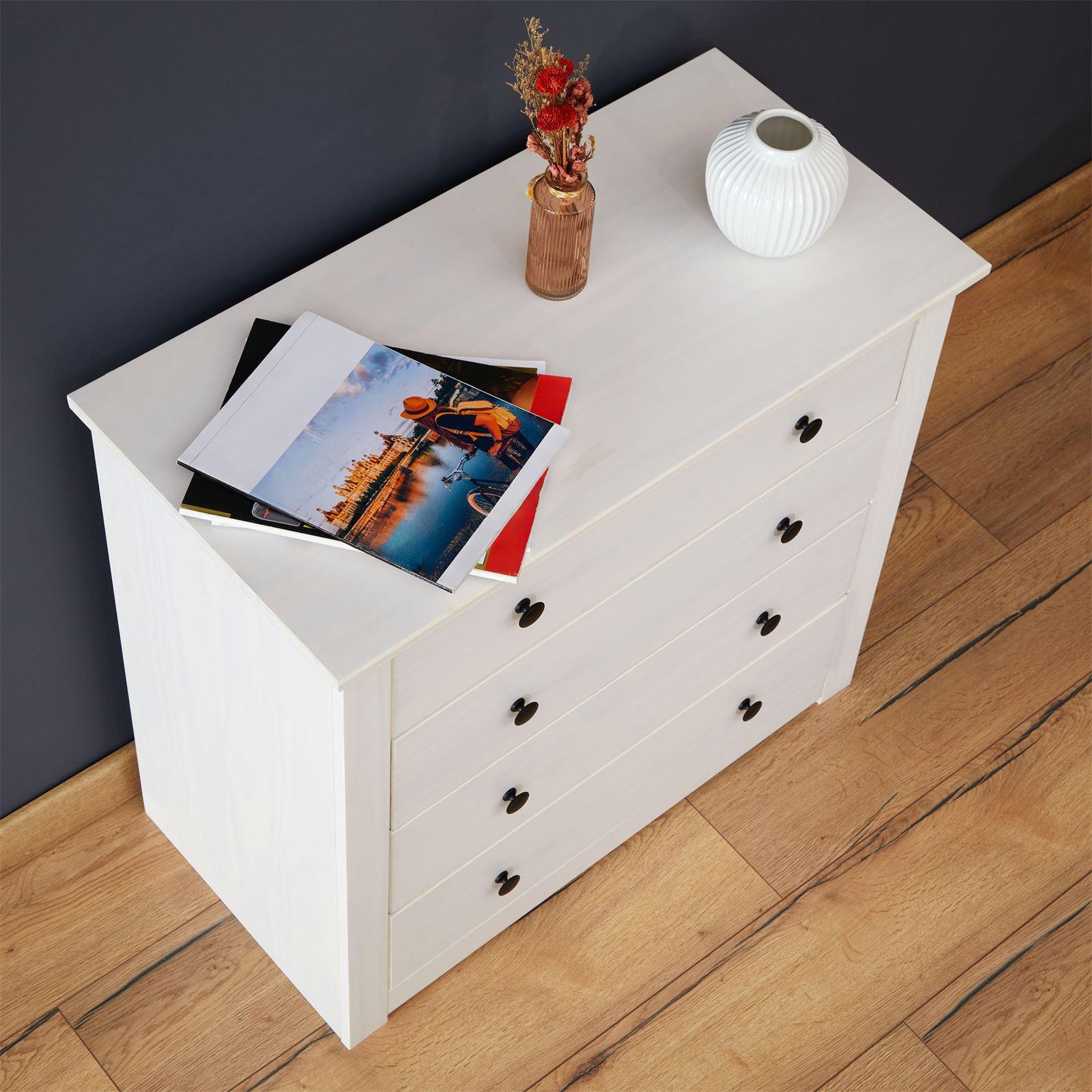 Voir la diapositive 3 : IDIMEX Commode chambre PAULO L 73 cm en bois massif blanc avec 4 tiroirs, meuble de rangement à vêtement