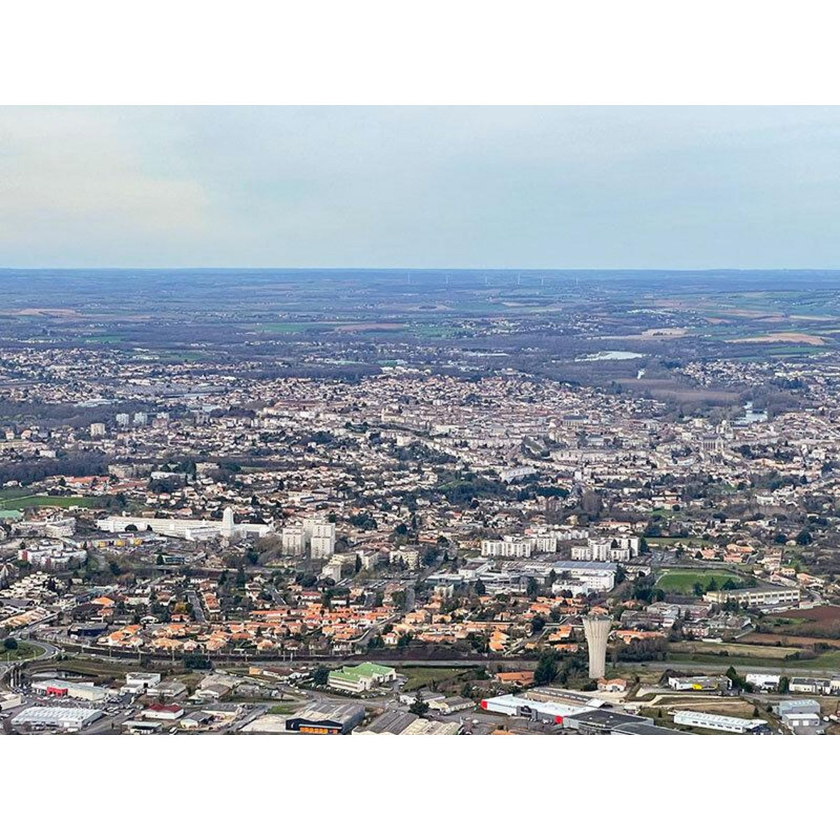 Smartbox Vol en hélicoptère de 20 min pour 2 au-dessus d'Angoulême - Coffret Cadeau Sport & Aventure