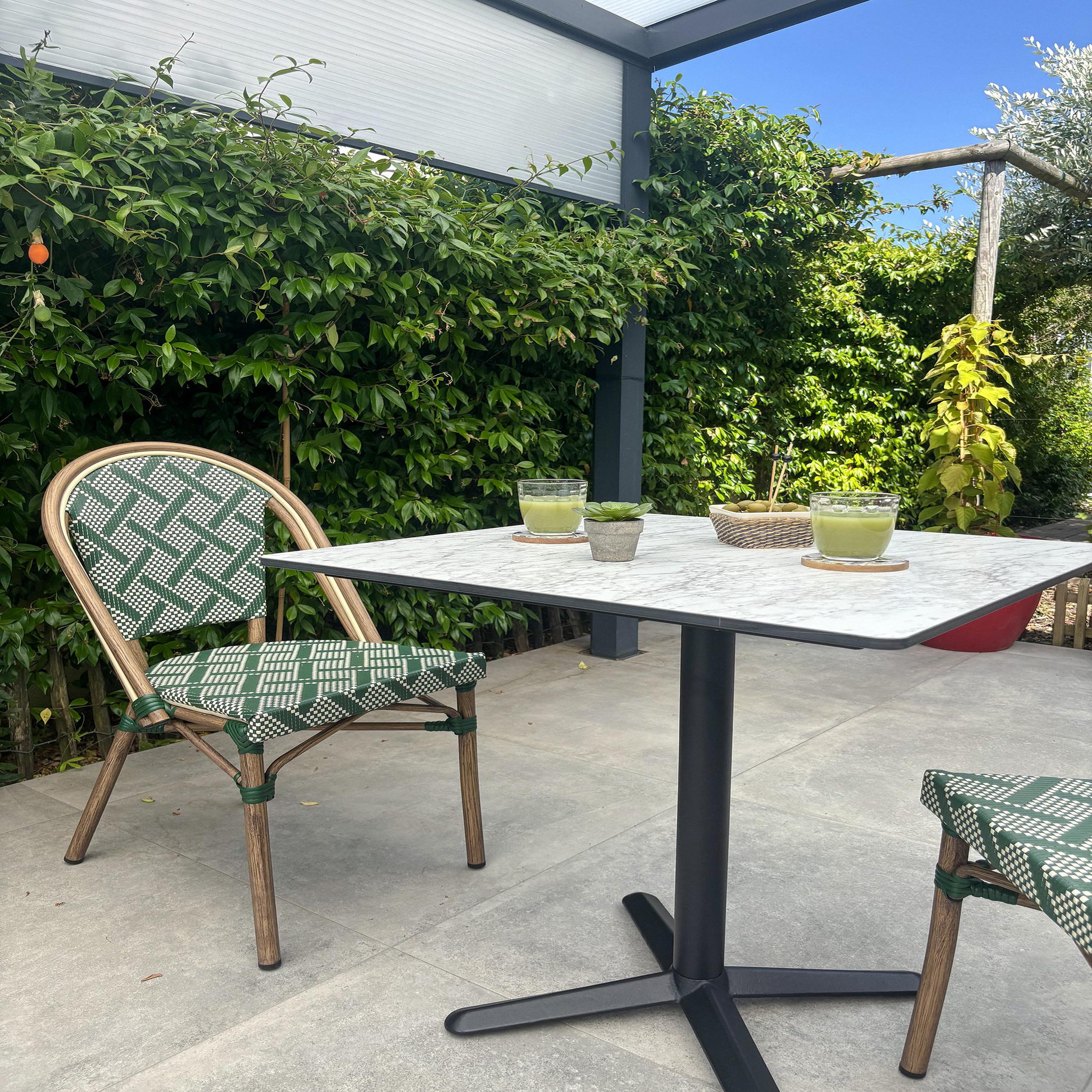Voir la diapositive 4 : DCB GARDEN Ensemble repas de jardin en acier et plateau en HPL (2 places)